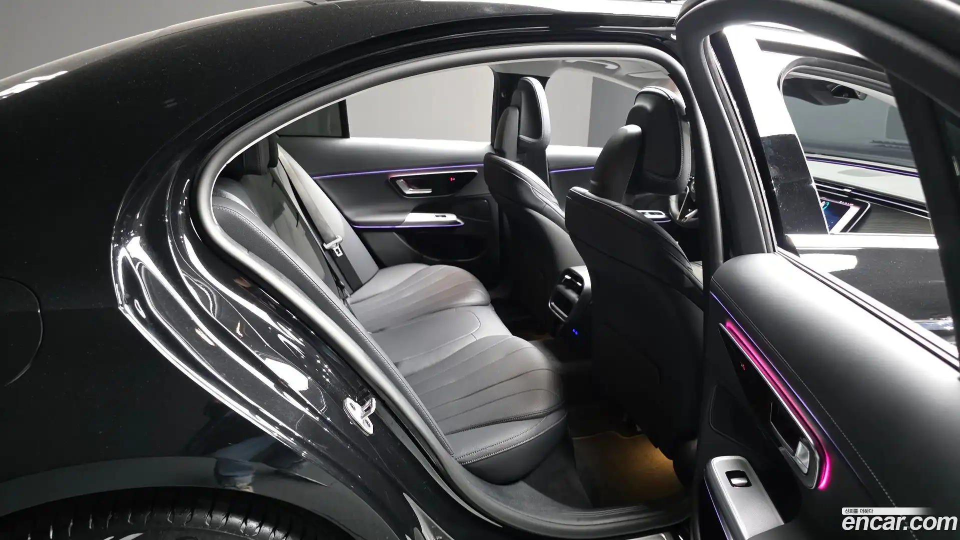 E-Class Mercedes-Benz 2025.8-OPTION-016
