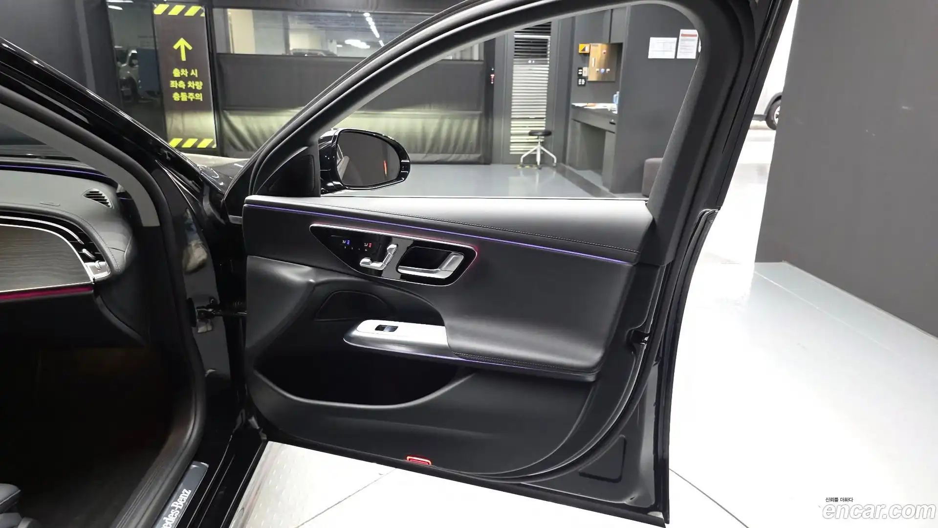 E-Class Mercedes-Benz 2025.8-INNER-034