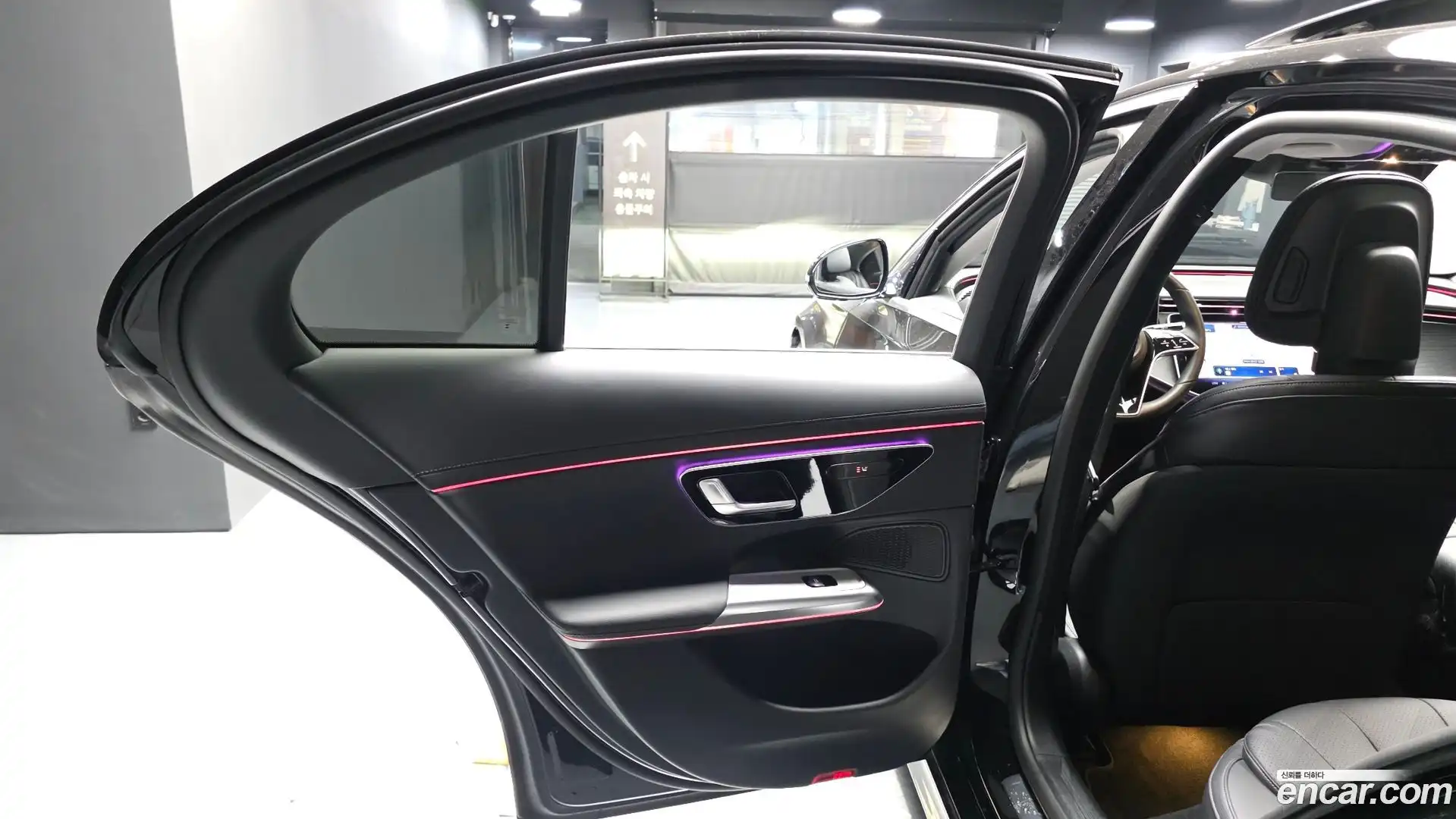 E-Class Mercedes-Benz 2025.8-INNER-035