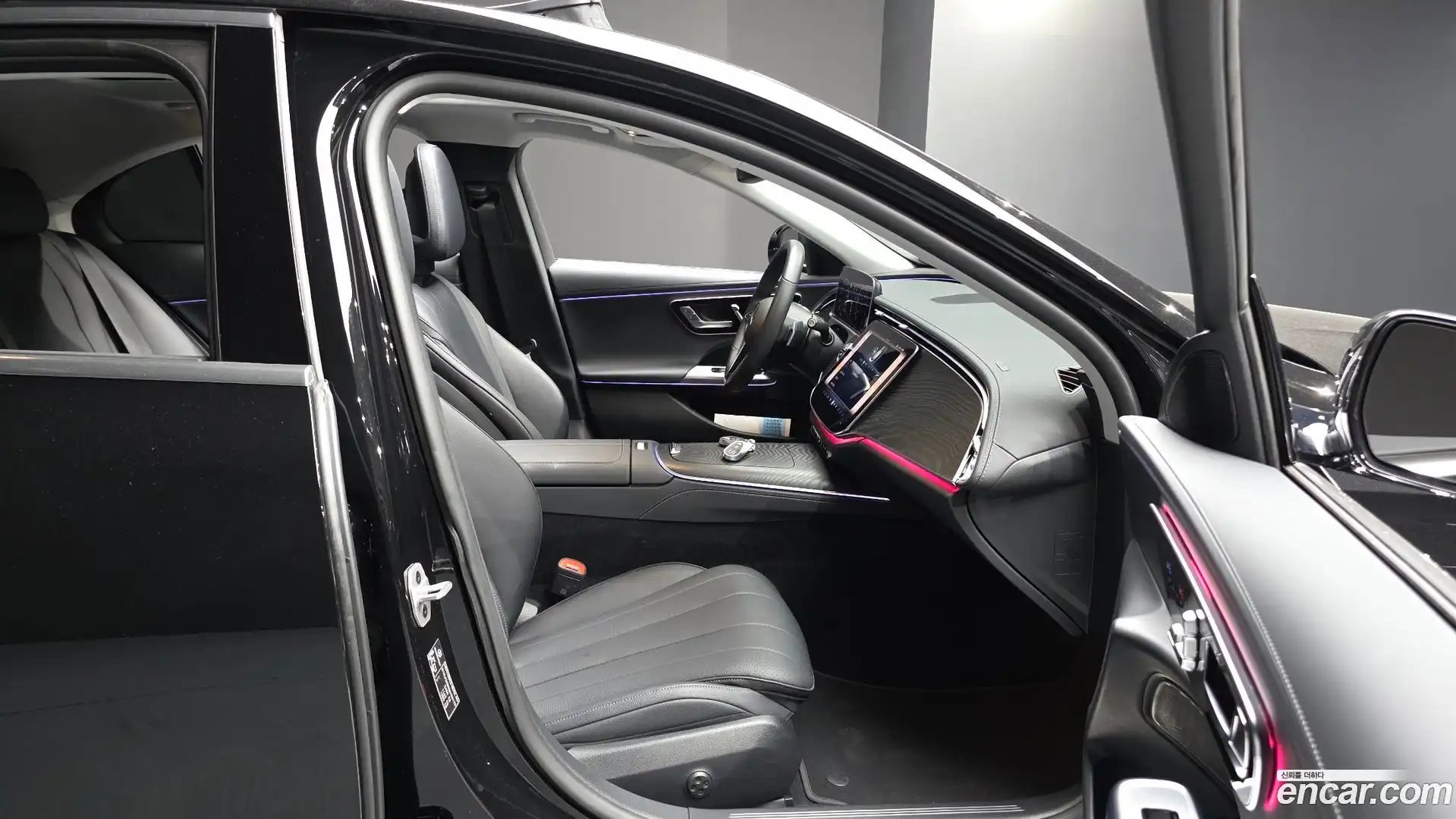 E-Class Mercedes-Benz 2025.8-INNER-036