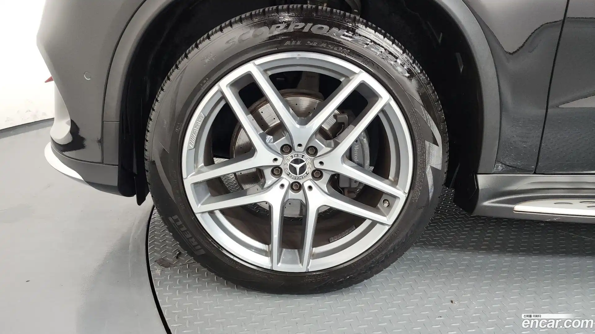 GLE-Class Mercedes-Benz 2018.4-OUTER-005