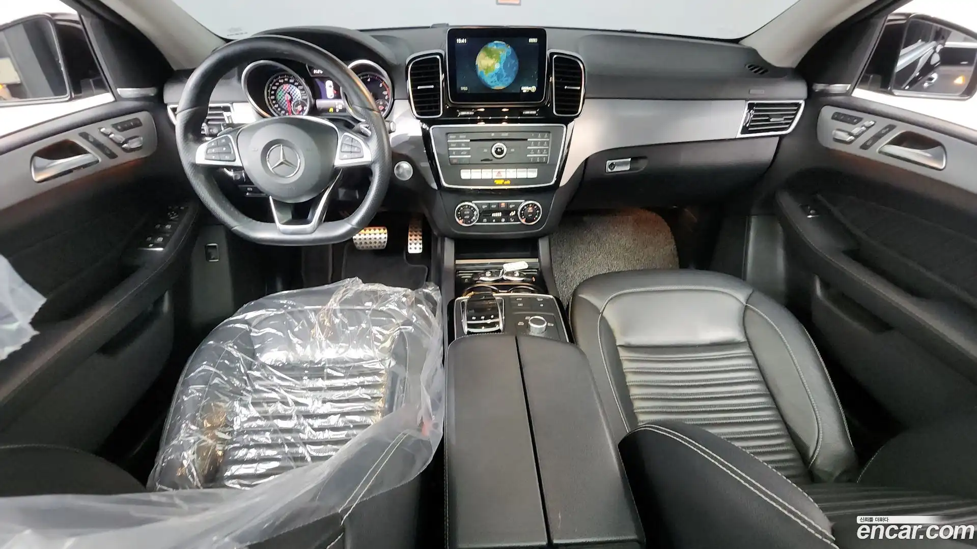 GLE-Class Mercedes-Benz 2018.4-INNER-007