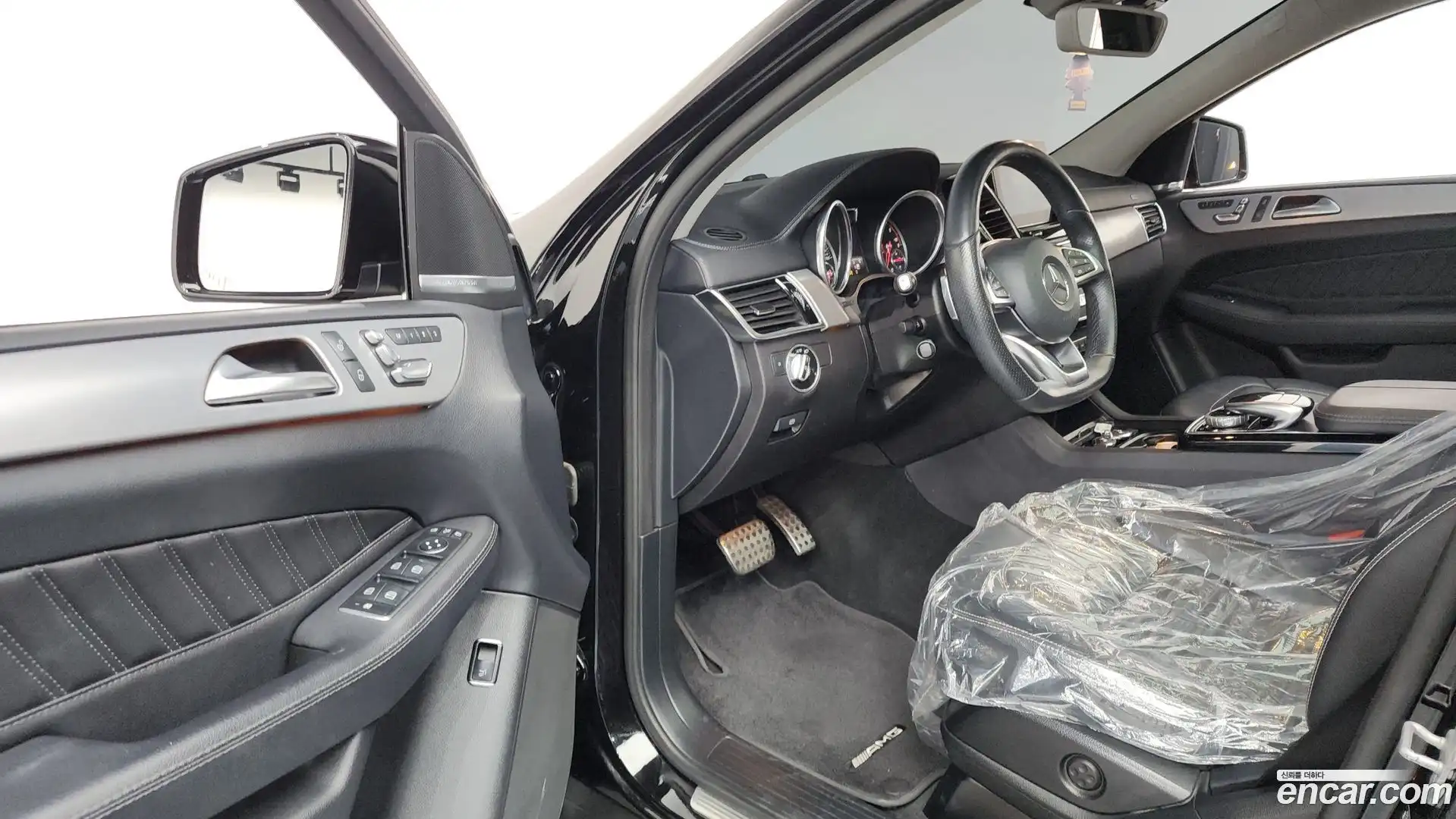 GLE-Class Mercedes-Benz 2018.4-INNER-010