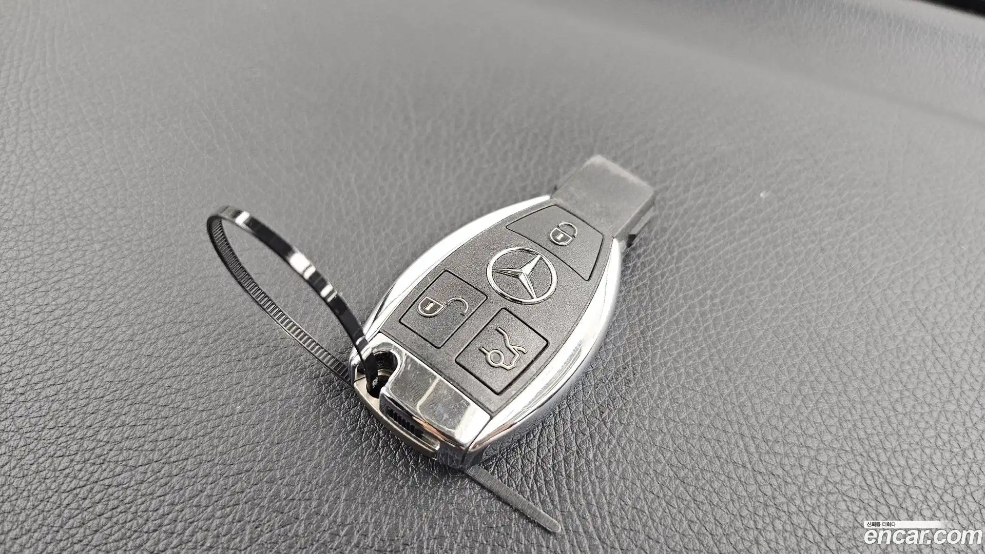 C-Class Mercedes-Benz 2018.5-OPTION-044