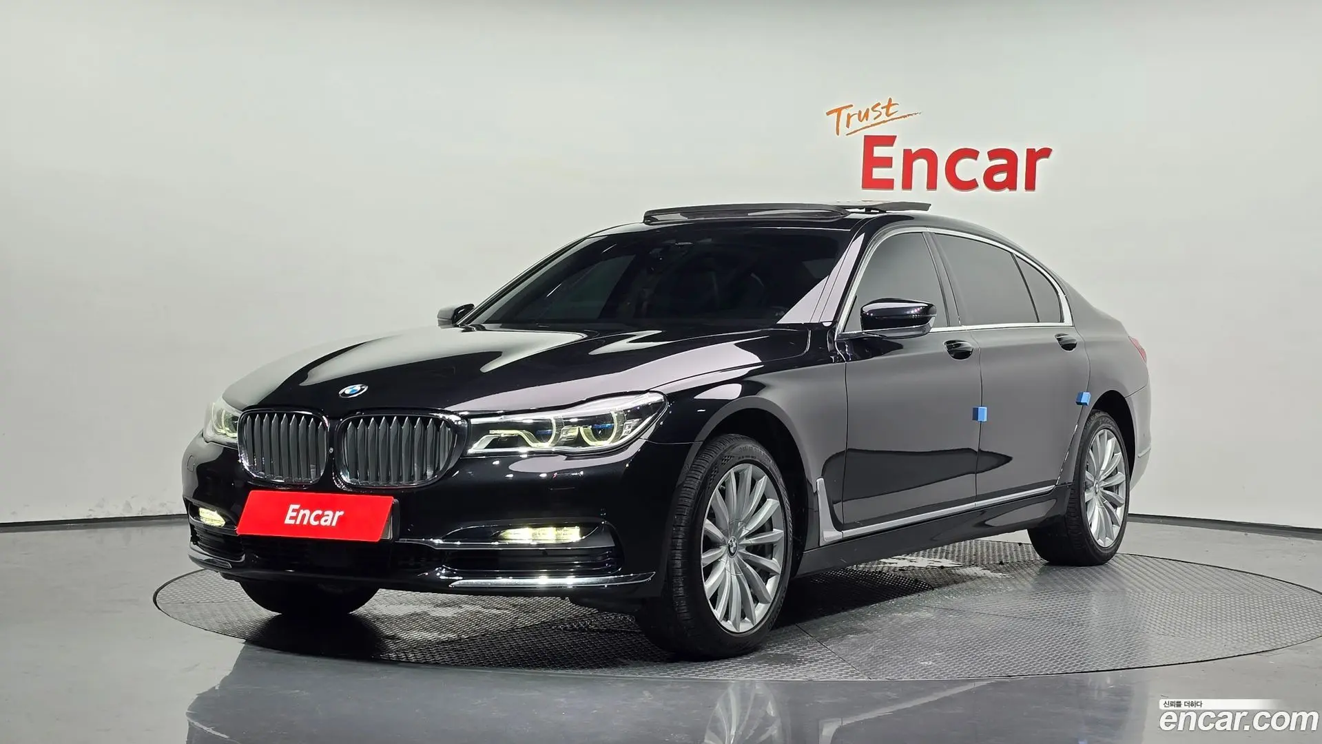 Main__Slider__Photo:7-Series BMW 2016.10-0
