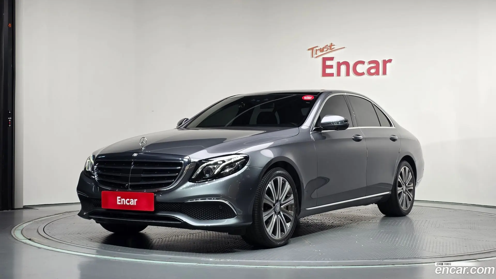 Main__Slider__Photo:E-Class Mercedes-Benz 2017.1-0