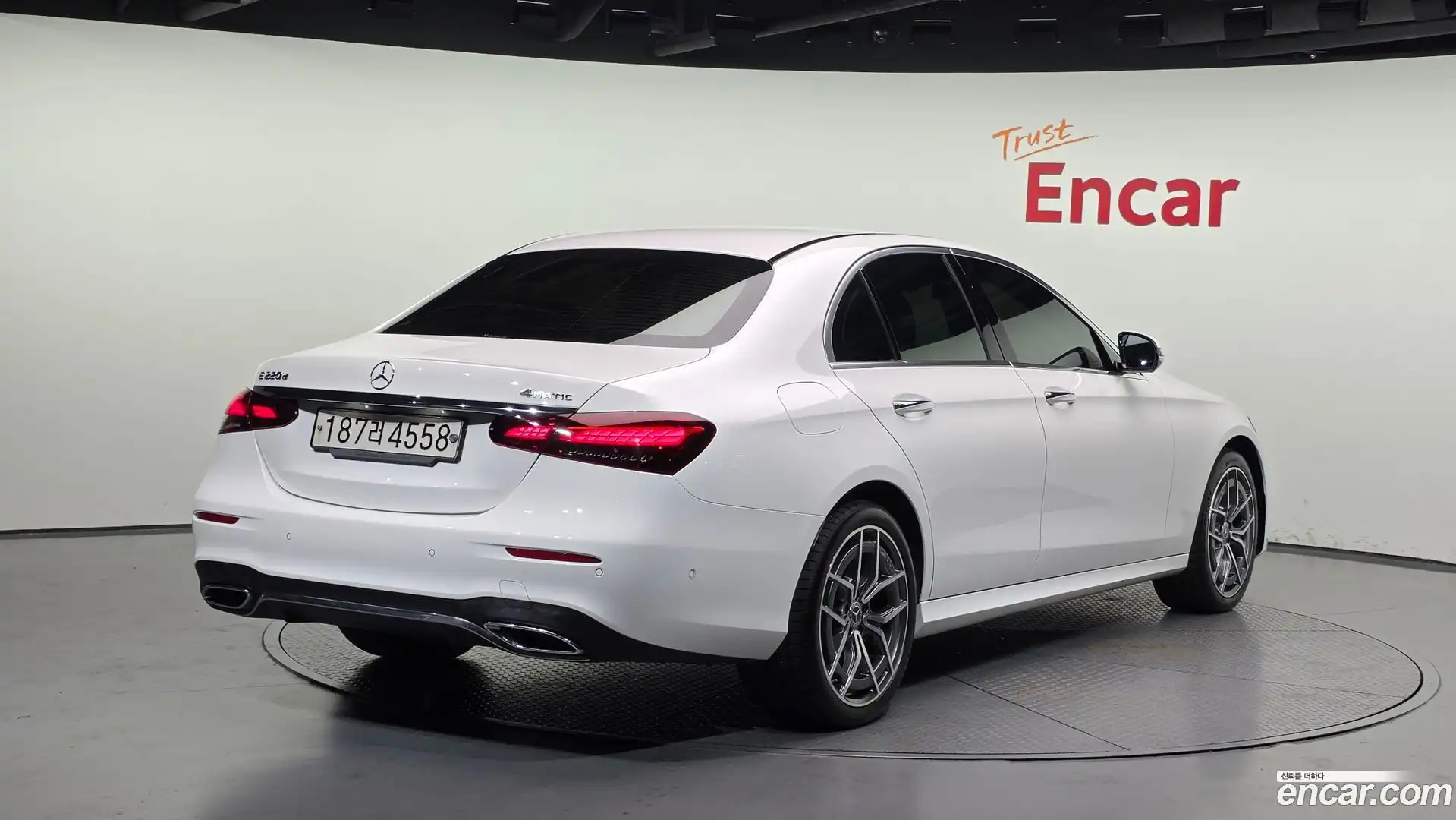 E-Class Mercedes-Benz 2022.11-OUTER-002
