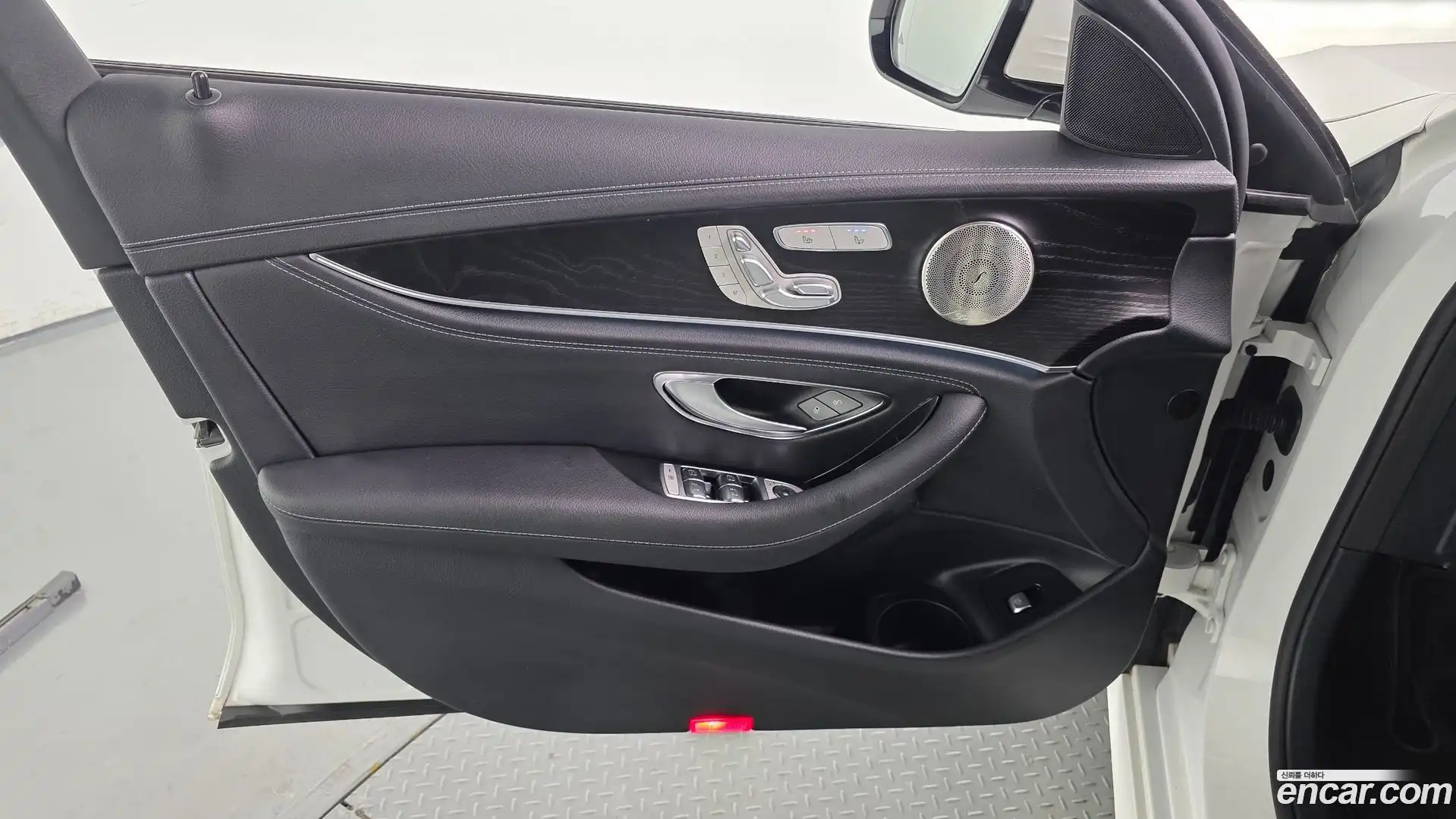 E-Class Mercedes-Benz 2022.11-INNER-034
