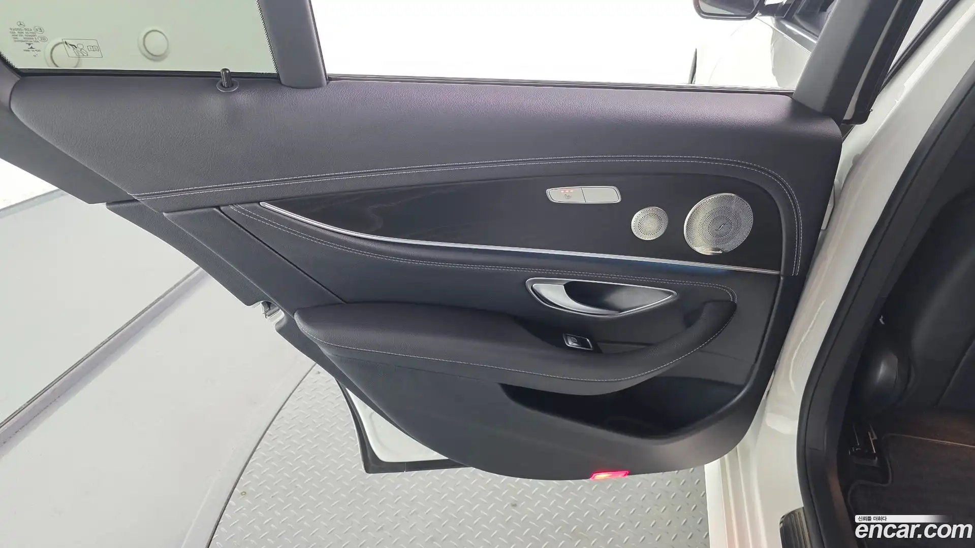 E-Class Mercedes-Benz 2022.11-INNER-035