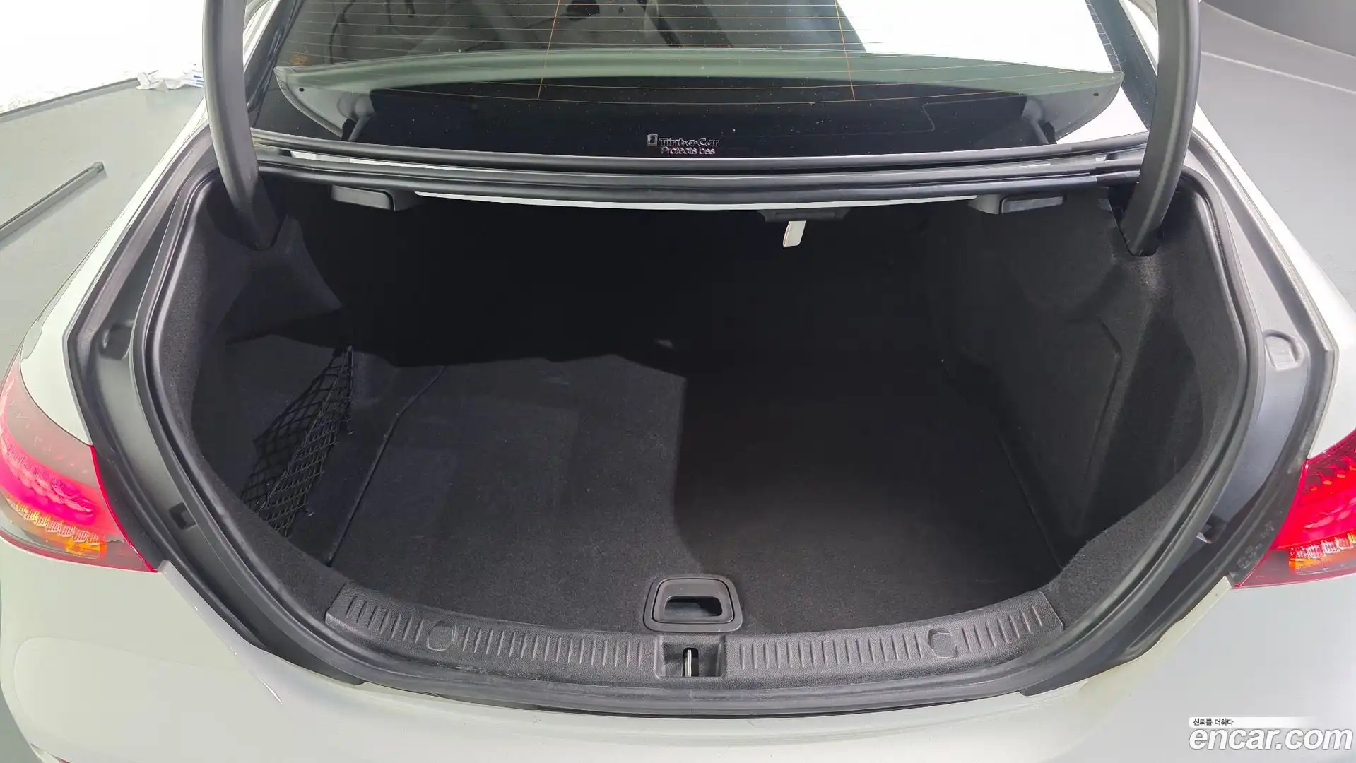 E-Class Mercedes-Benz 2022.11-OPTION-045