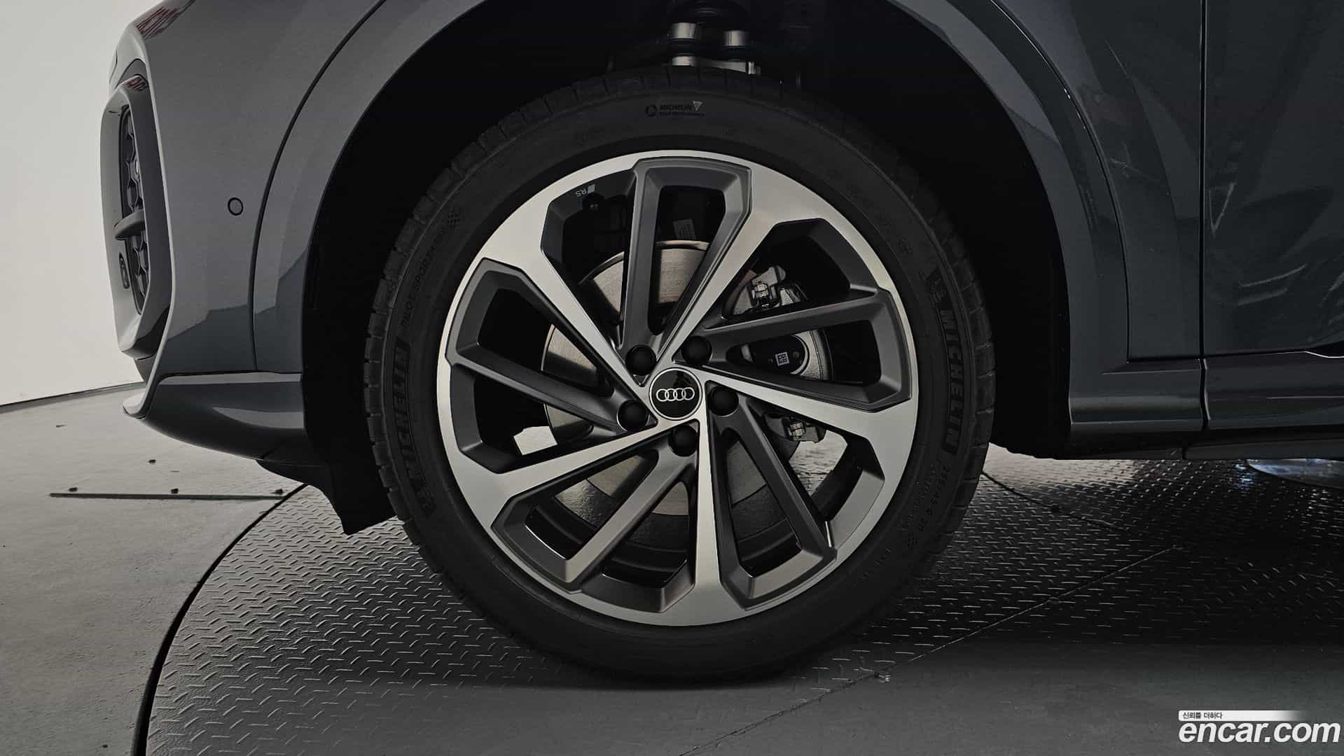 Q5 Audi 2025.11-OUTER-005
