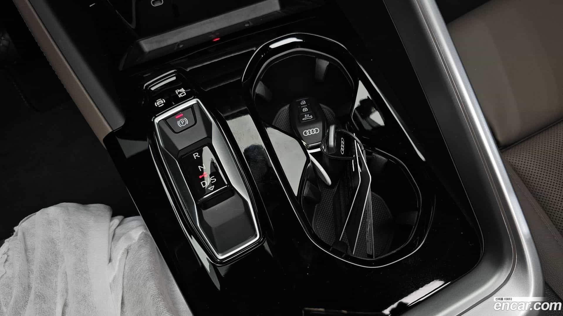 Q5 Audi 2025.11-INNER-009