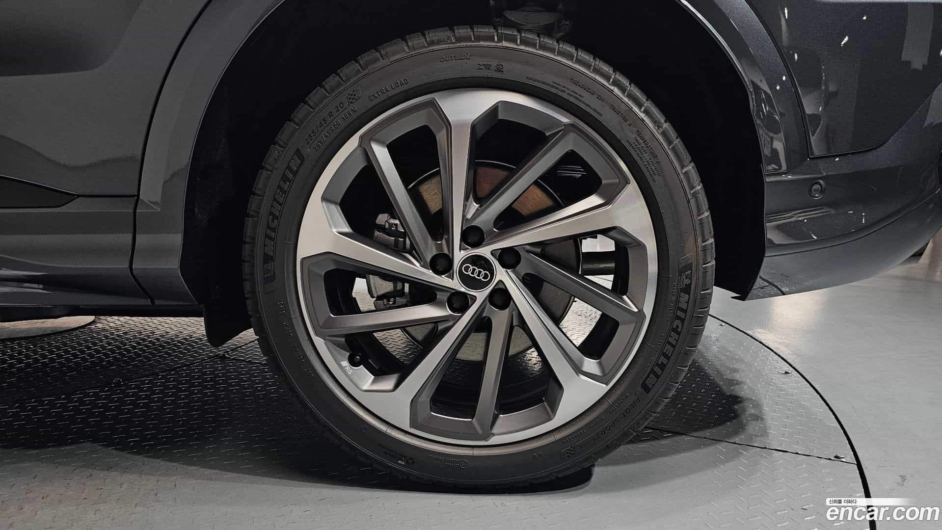 Q5 Audi 2025.11-OUTER-031