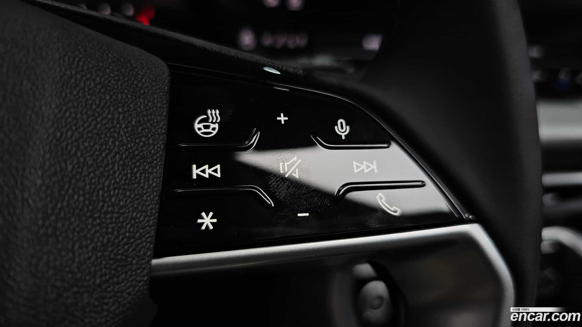 Q5 Audi 2025.11-OPTION-046