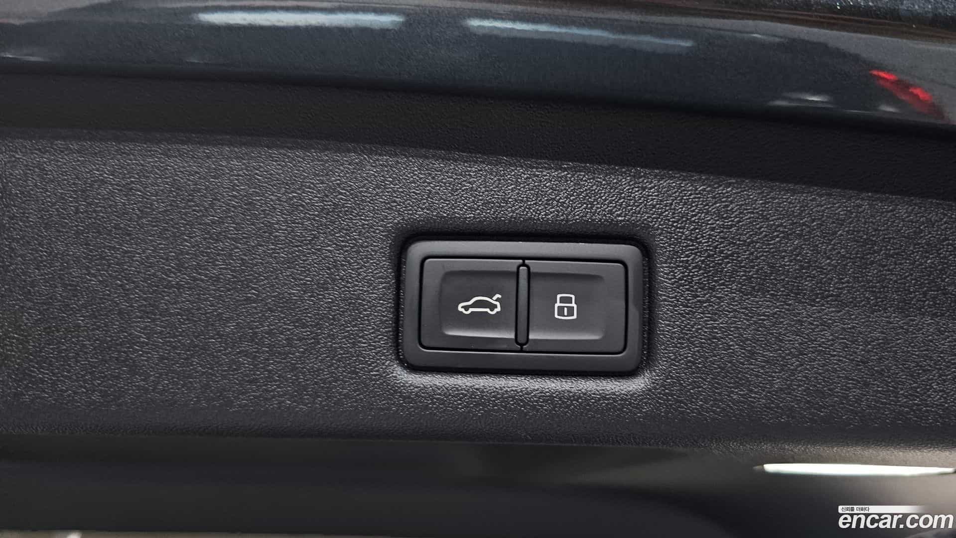 Q5 Audi 2025.11-OPTION-048