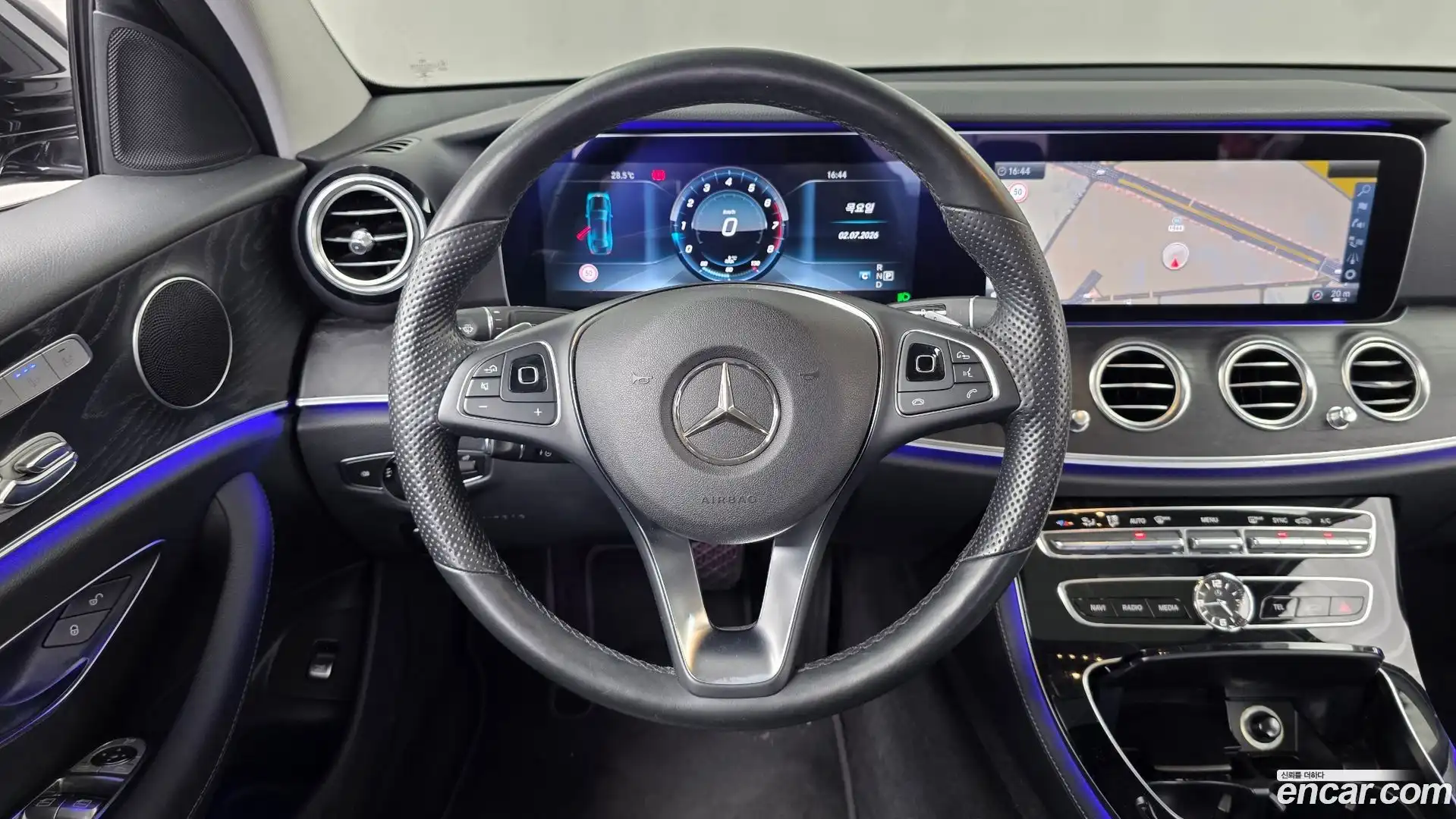 E-Class Mercedes-Benz 2016.8-OPTION-018