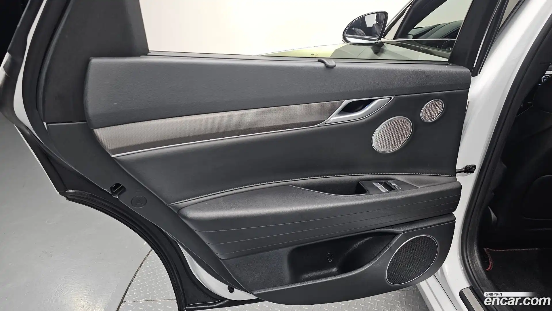 G80 Genesis 2021.11-INNER-035