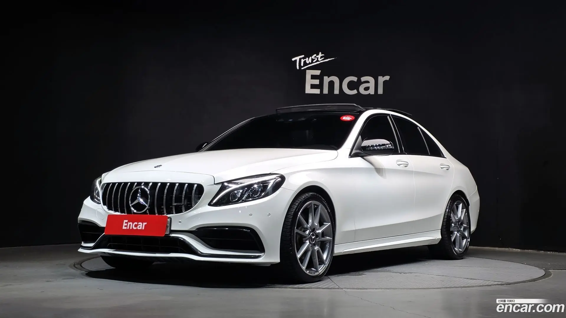 Main__Slider__Photo:C-Class Mercedes-Benz 2017.11-0