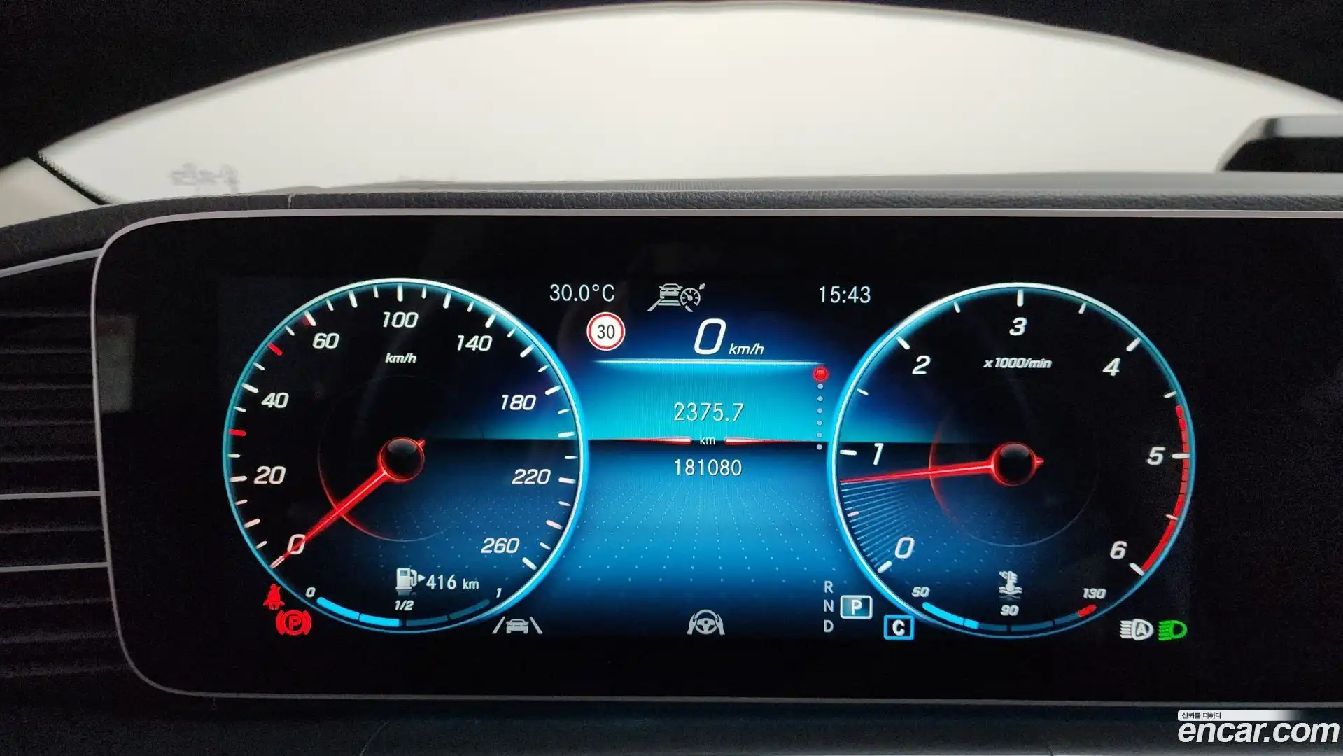GLE-Class Mercedes-Benz 2021.4-INNER-008