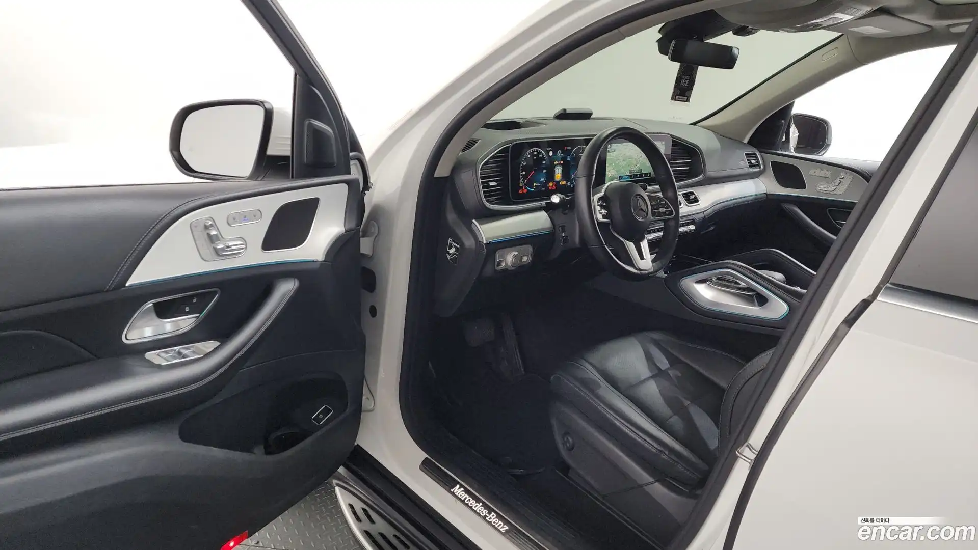 GLE-Class Mercedes-Benz 2021.4-INNER-010