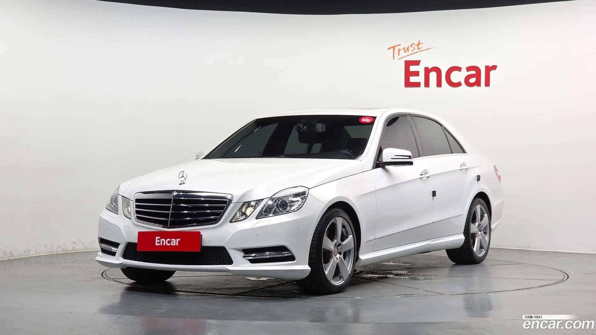 Main__Slider__Photo:E-Class Mercedes-Benz 2013.2-0