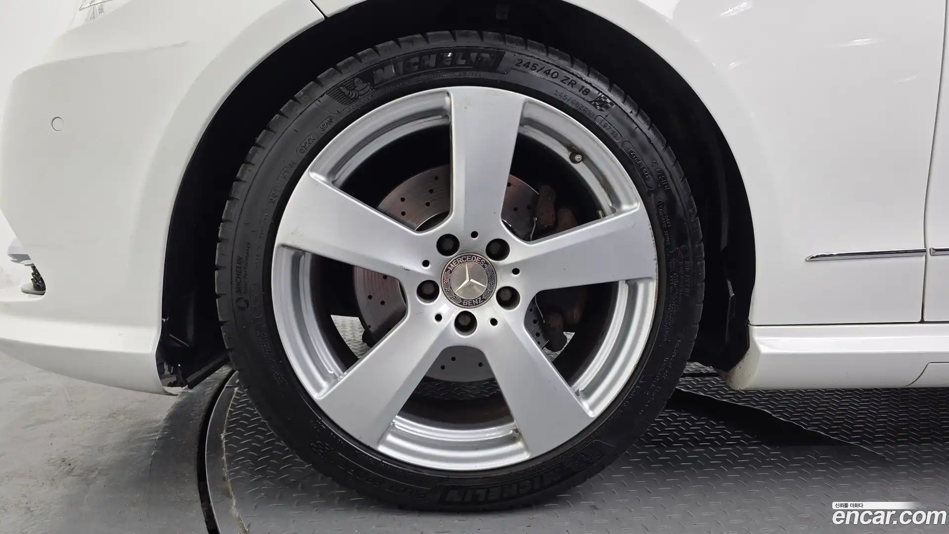 E-Class Mercedes-Benz 2013.2-OUTER-005