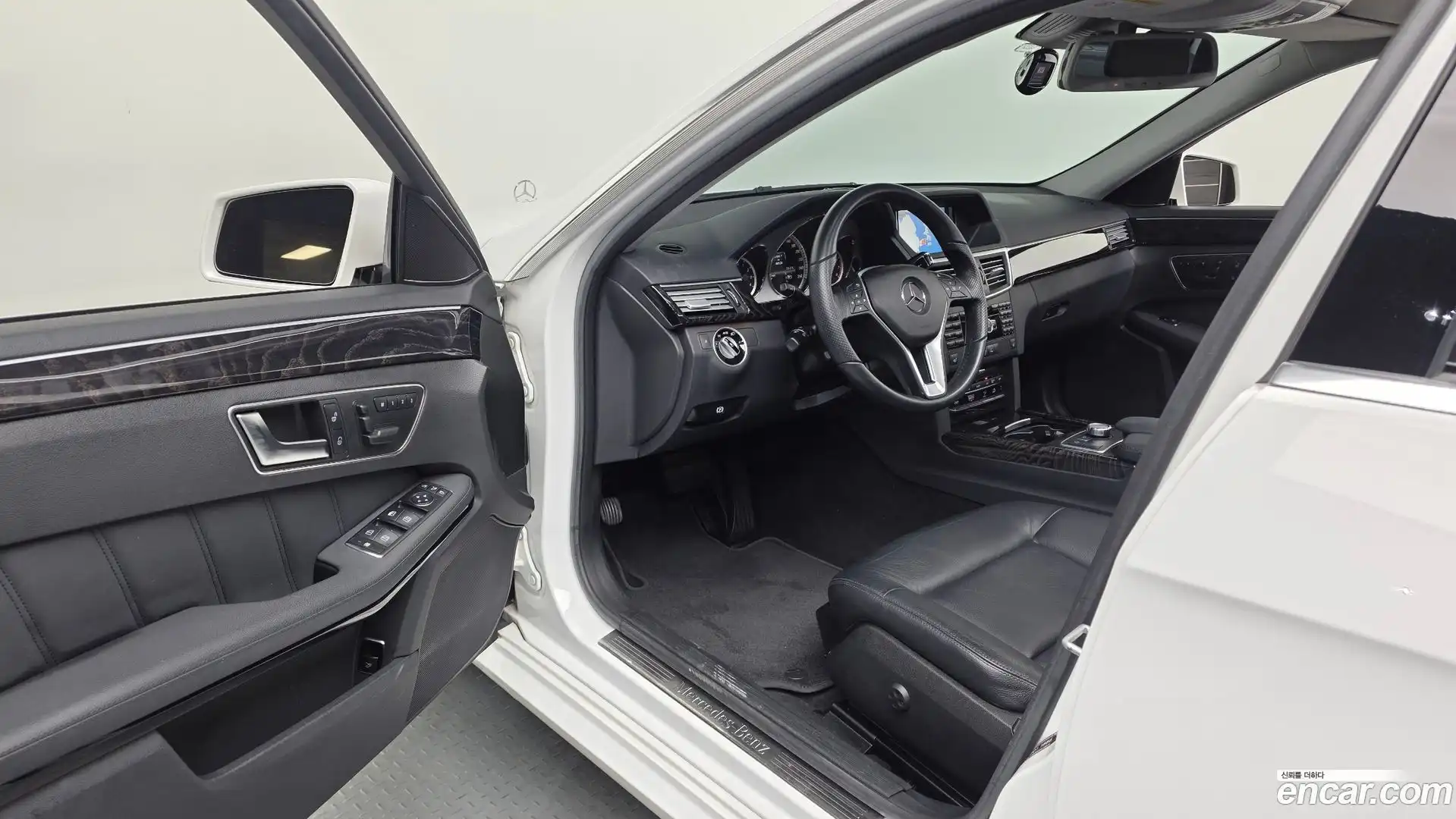 E-Class Mercedes-Benz 2013.2-INNER-010
