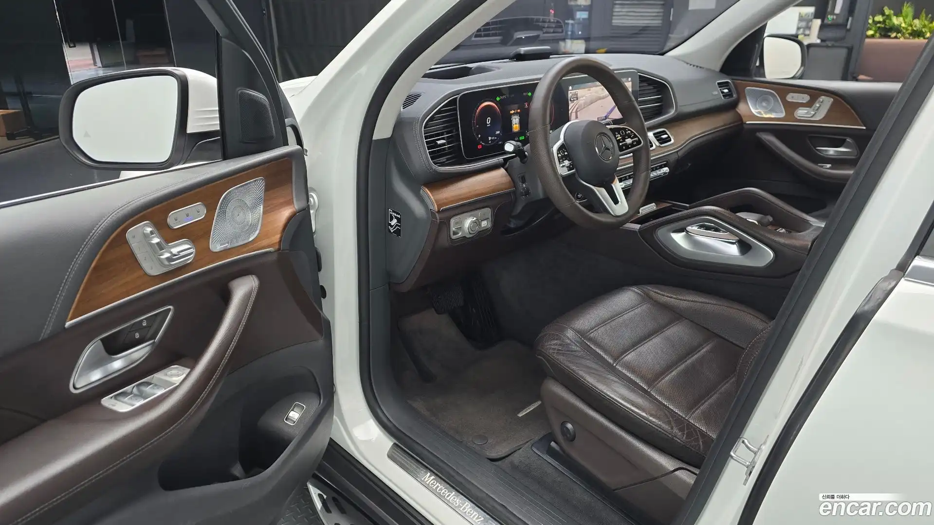 GLE-Class Mercedes-Benz 2020.4-INNER-010