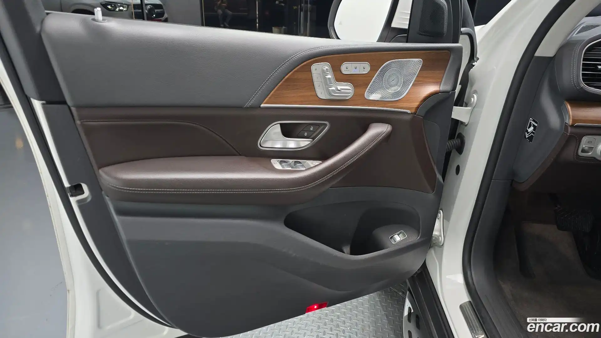 GLE-Class Mercedes-Benz 2020.4-INNER-034