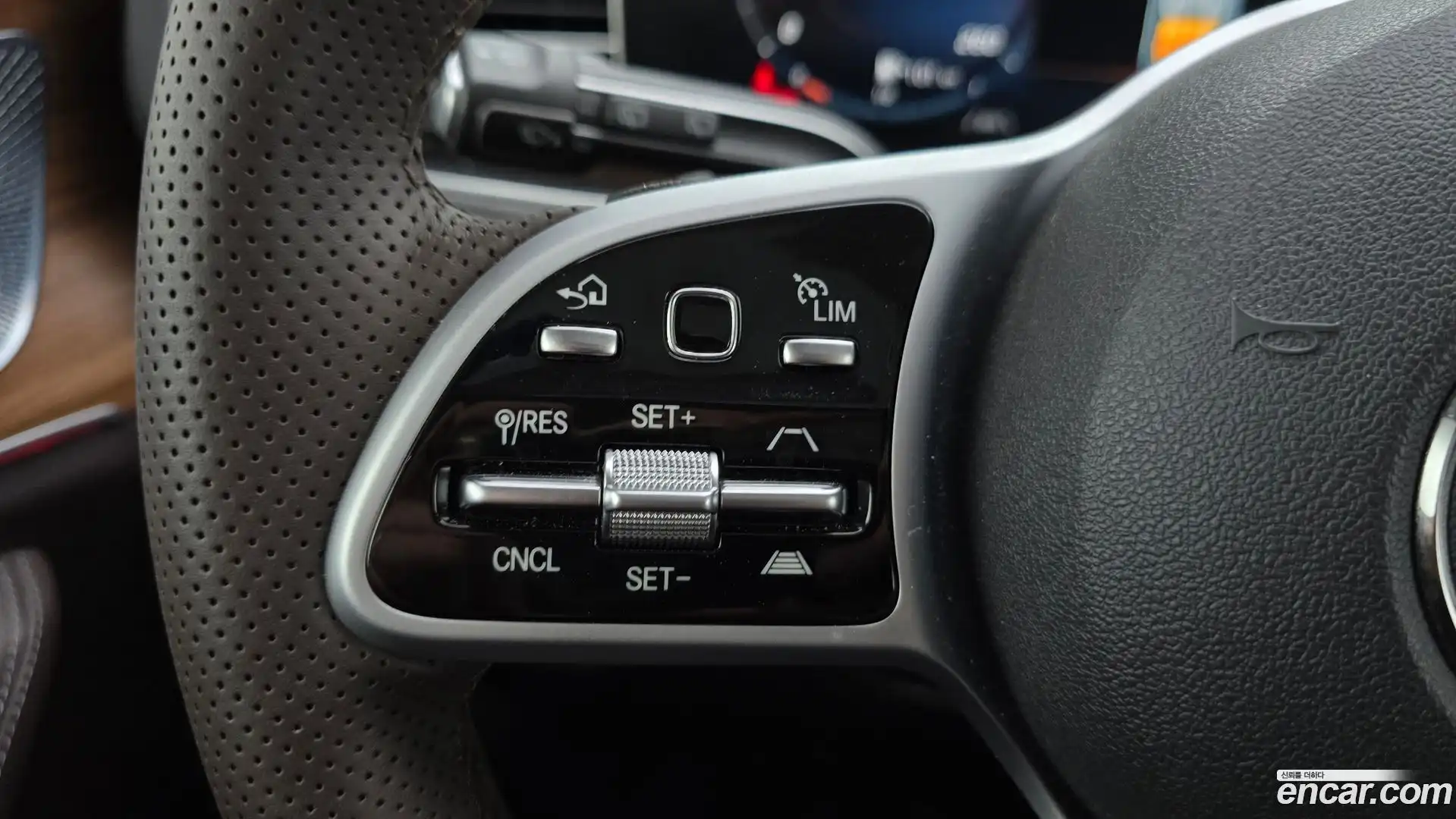 GLE-Class Mercedes-Benz 2020.4-OPTION-043