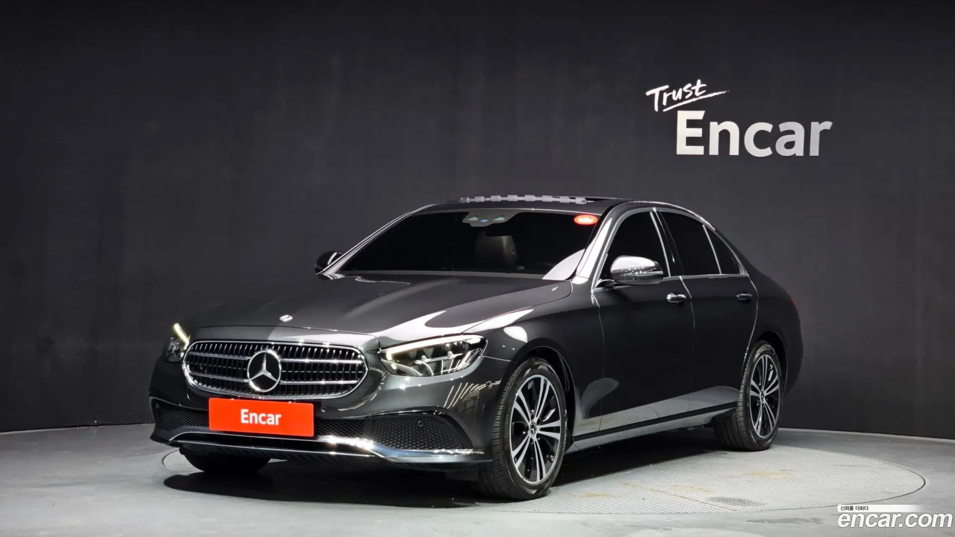 Main__Slider__Photo:E-Class Mercedes-Benz 2021.3-0