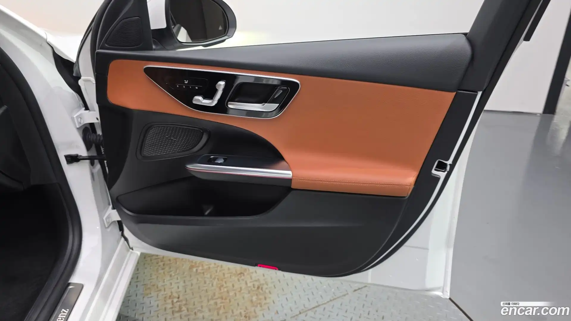C-Class Mercedes-Benz 2023.2-INNER-035
