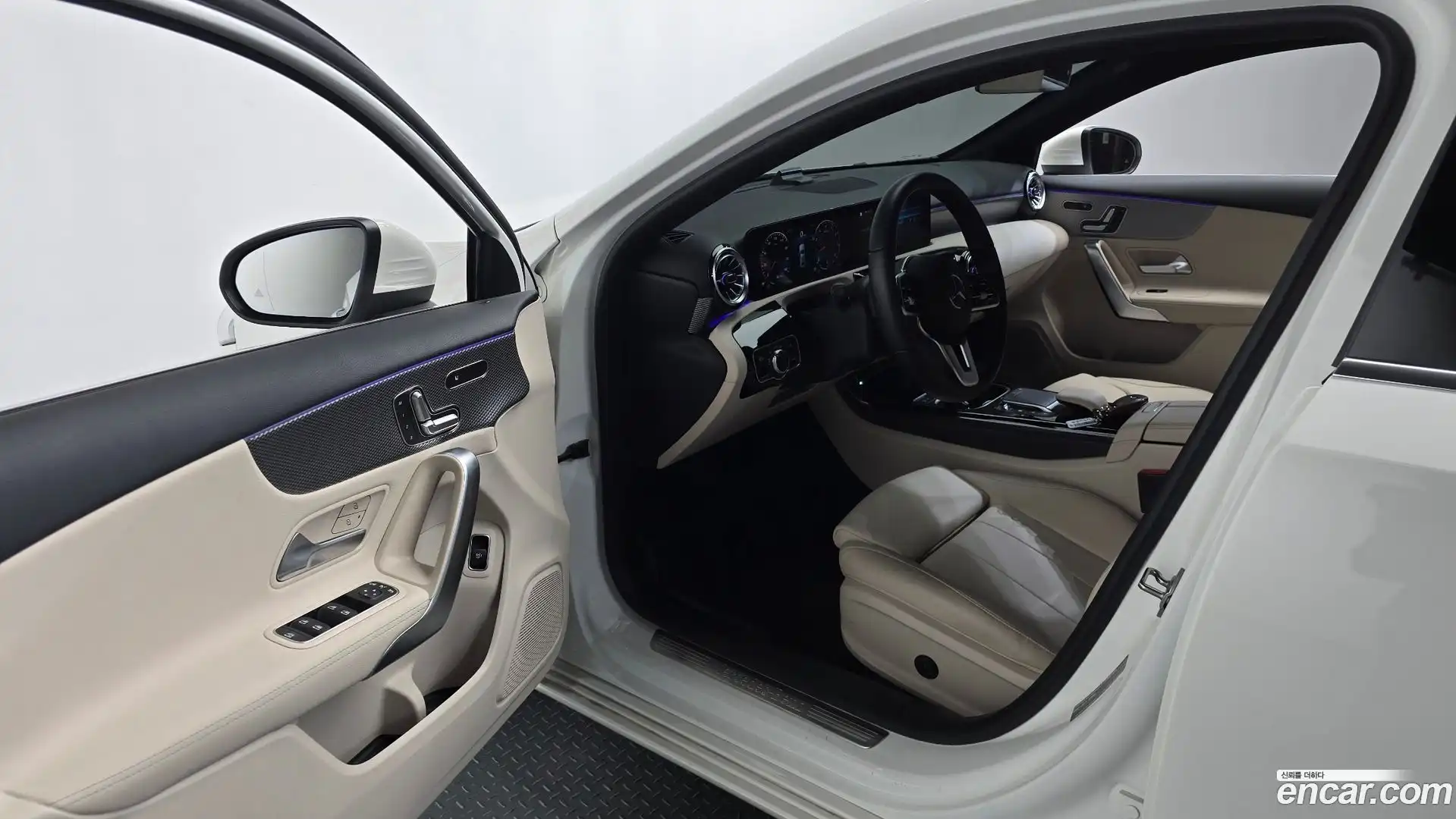 A-Class Mercedes-Benz 2022.1-INNER-010