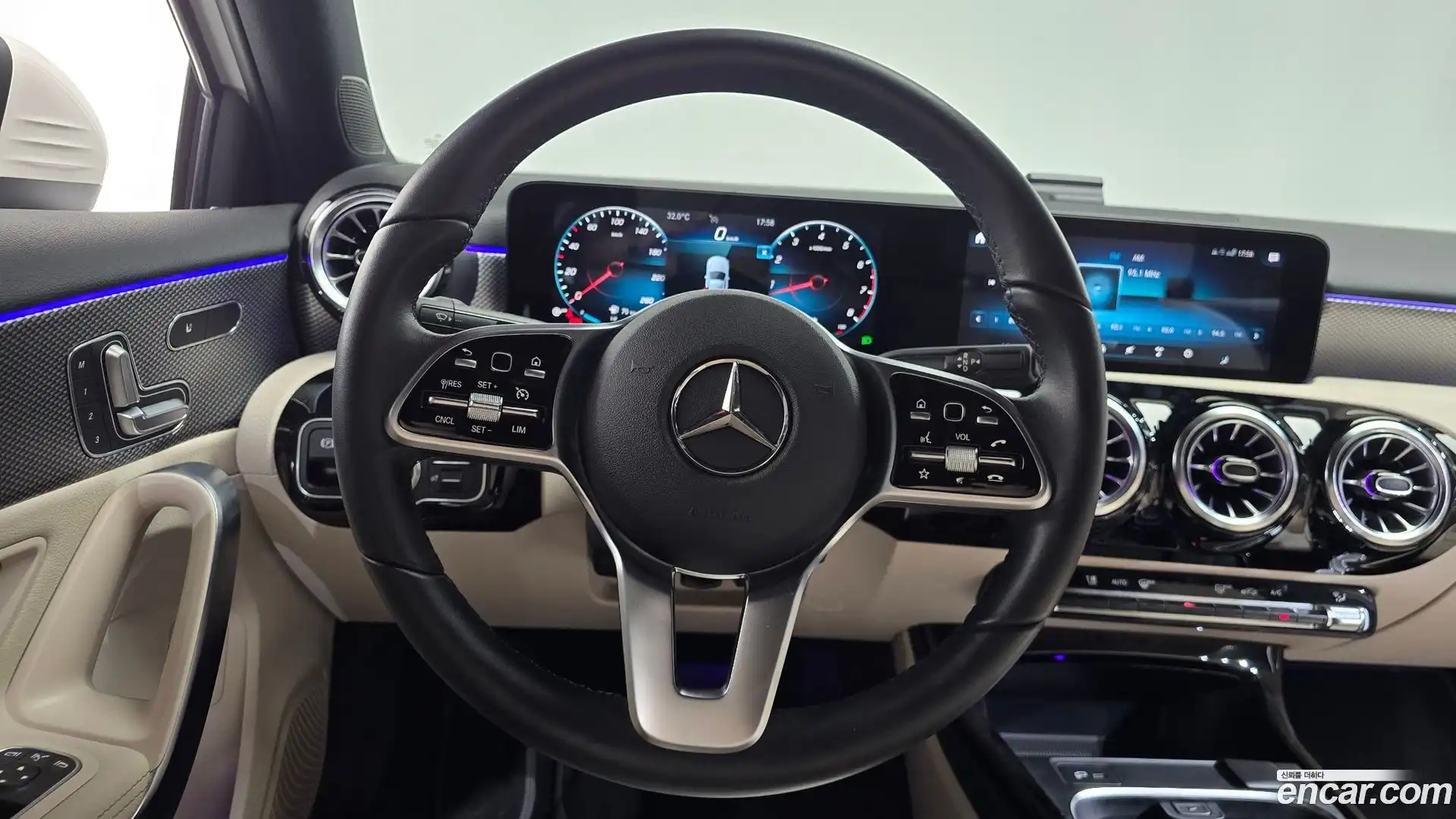 A-Class Mercedes-Benz 2022.1-OPTION-017