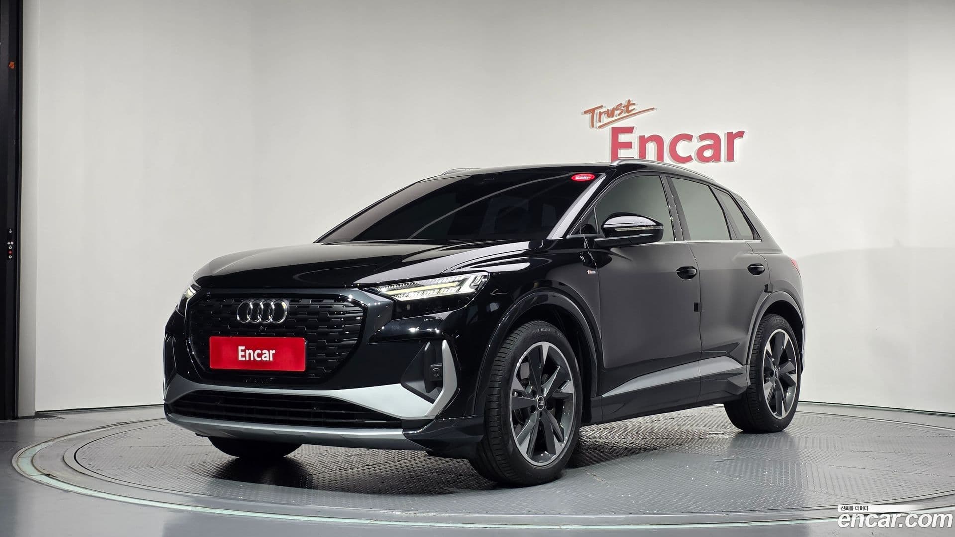 Main__Slider__Photo:Q4 e-tron Audi 2022.9-0