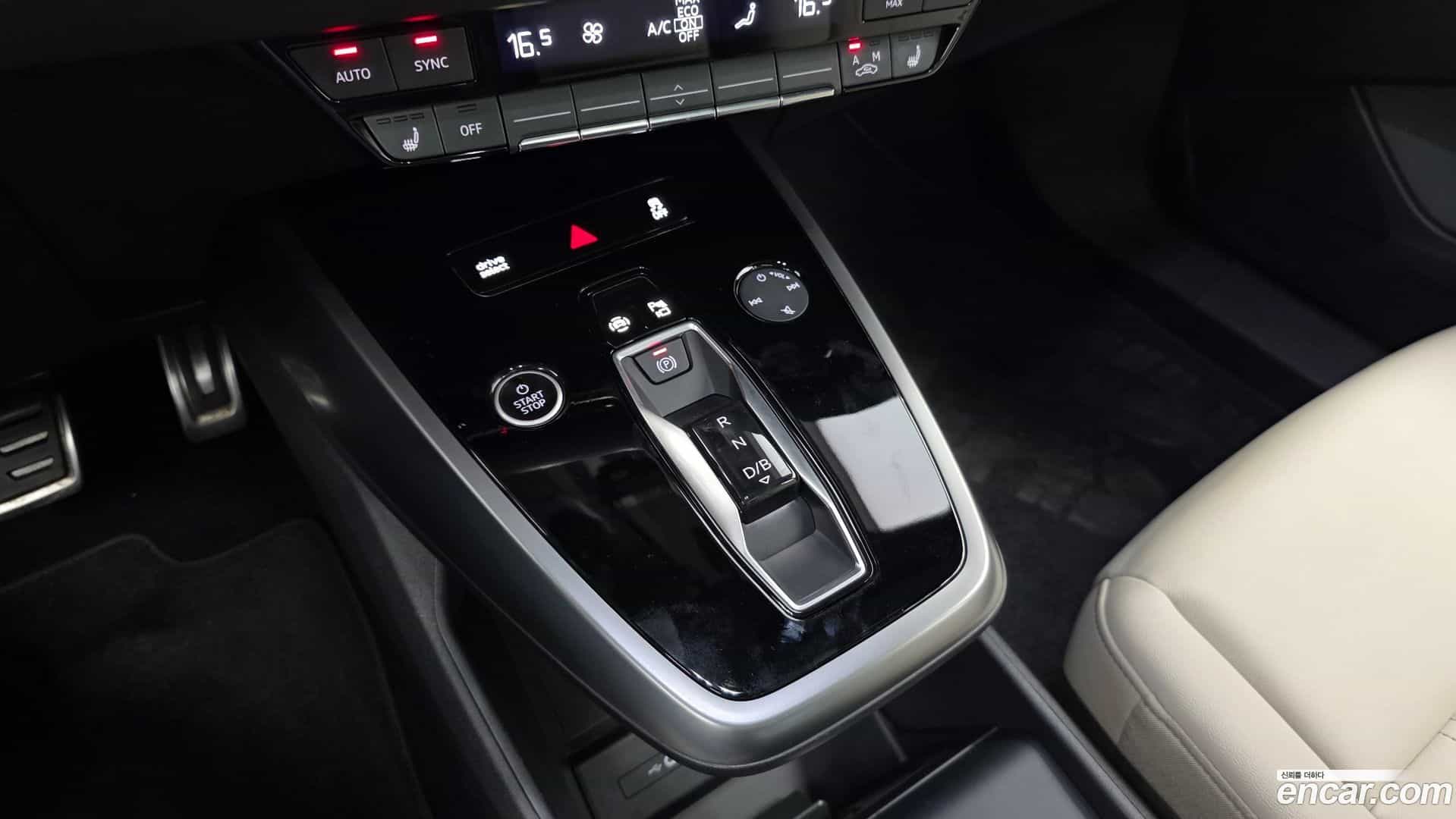 Q4 e-tron Audi 2022.9-INNER-009
