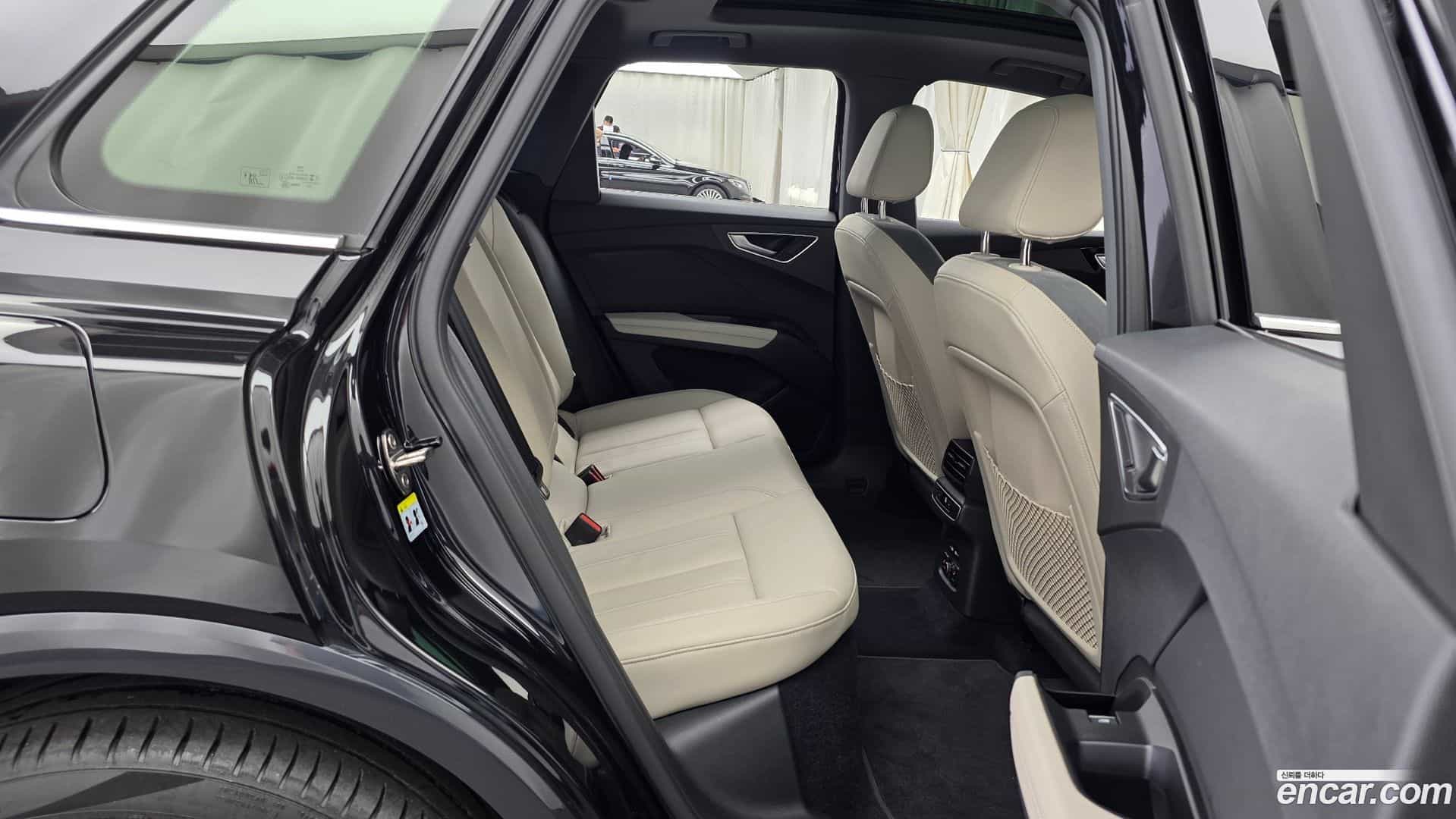 Q4 e-tron Audi 2022.9-OPTION-016