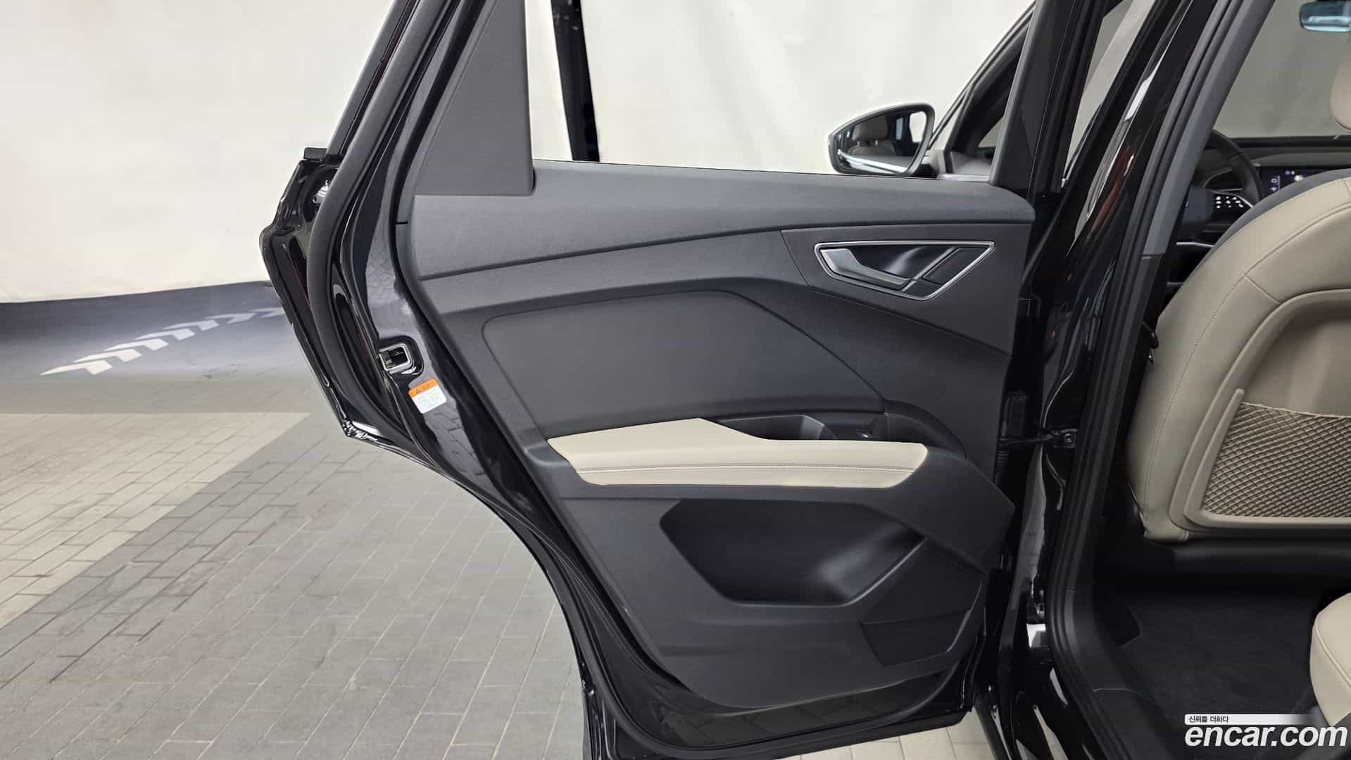 Q4 e-tron Audi 2022.9-INNER-035