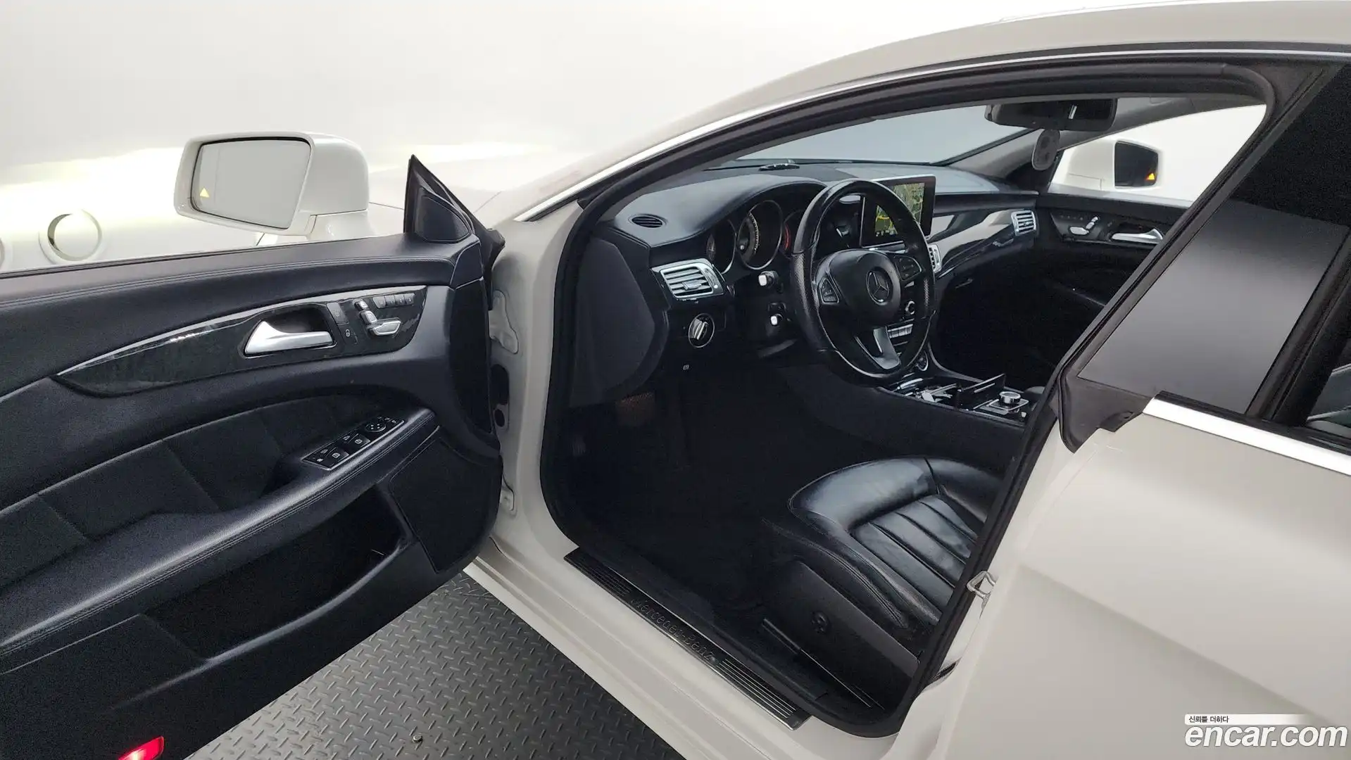 CLS-Class Mercedes-Benz 2016.2-INNER-010