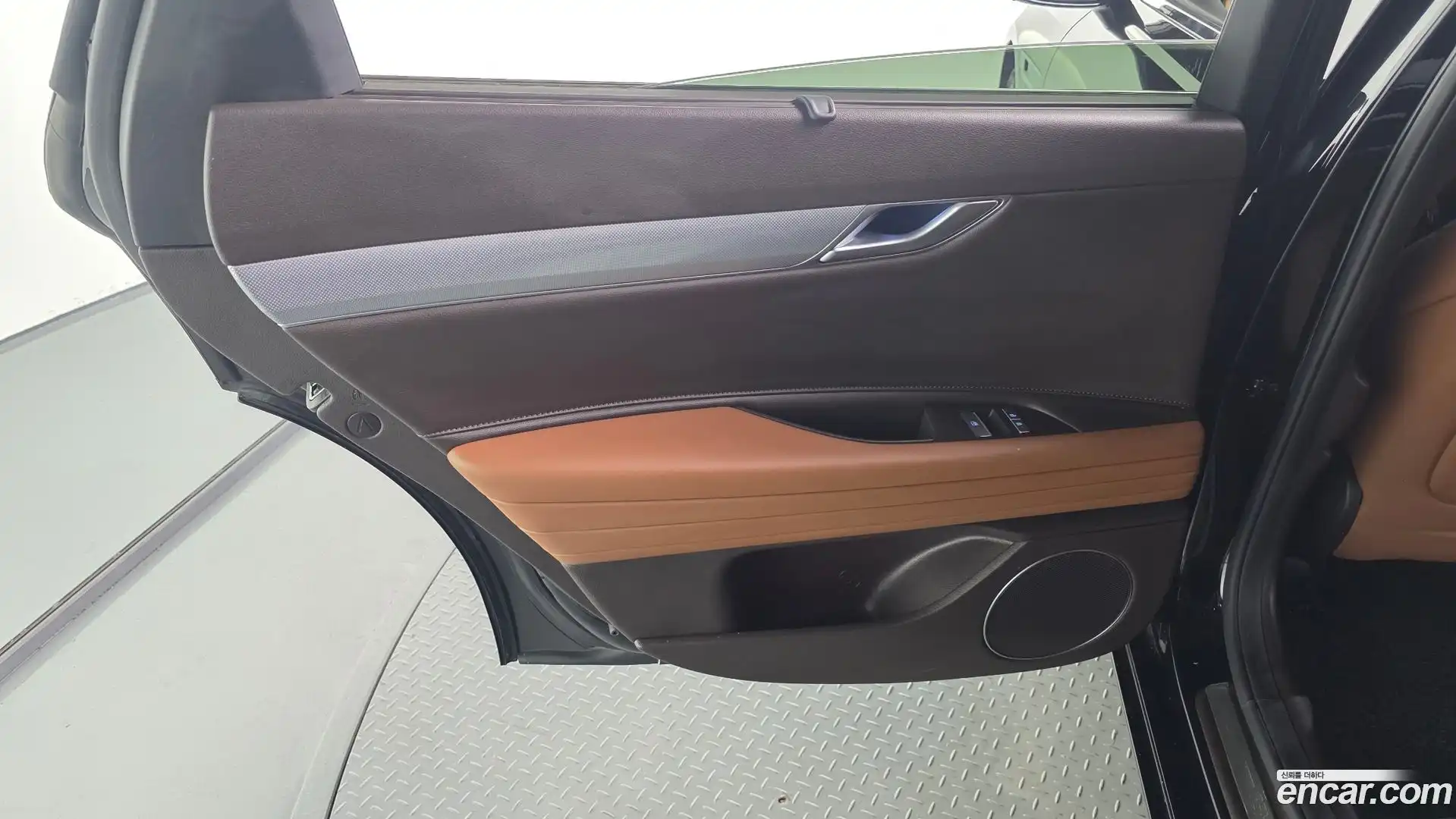 G80 Genesis 2022.4-INNER-035