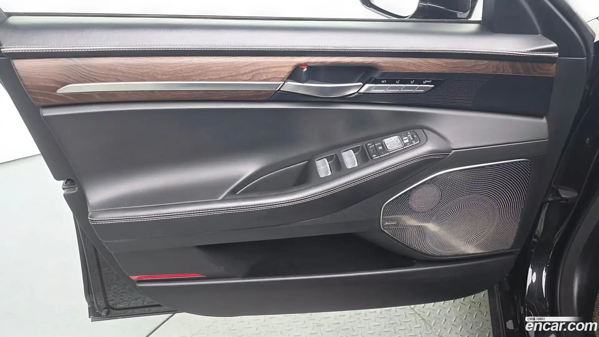 G90 Genesis 2019.0-INNER-034