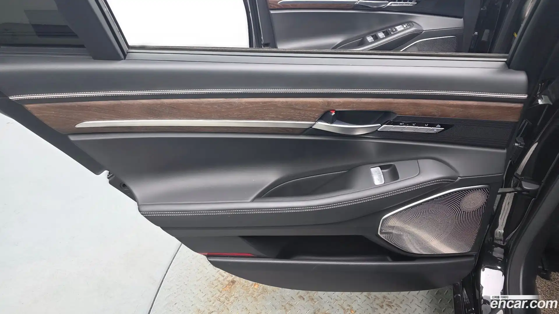 G90 Genesis 2019.0-INNER-035