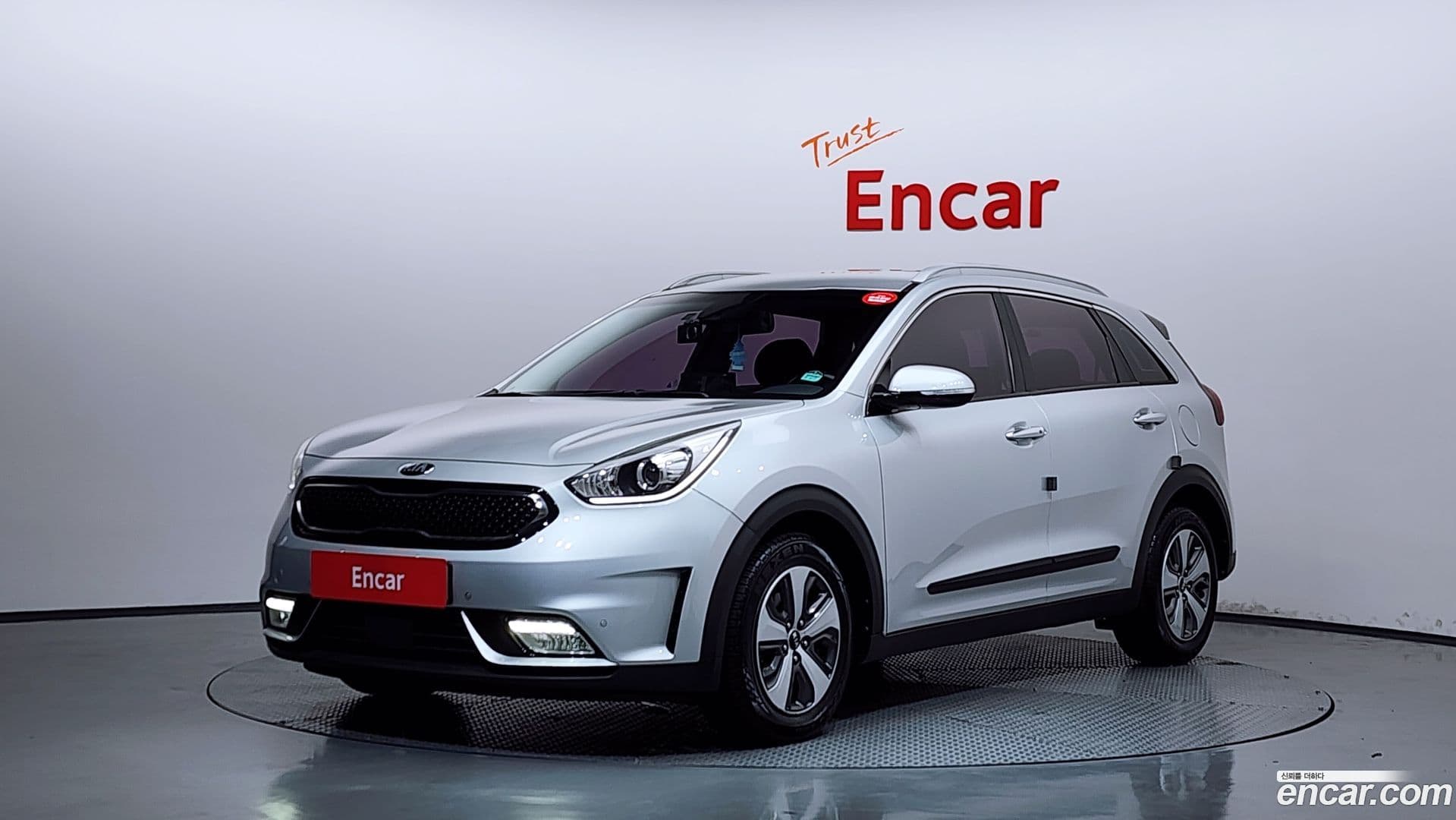 Main__Slider__Photo:Niro Kia 2016.10-0