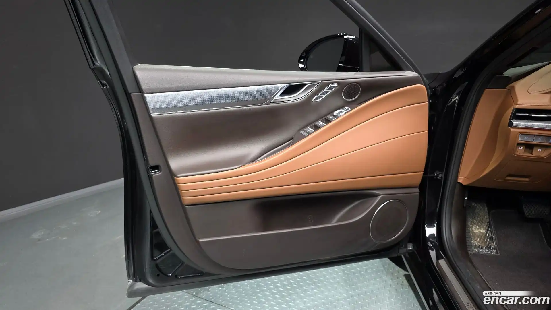 G80 Genesis 2022.2-INNER-034