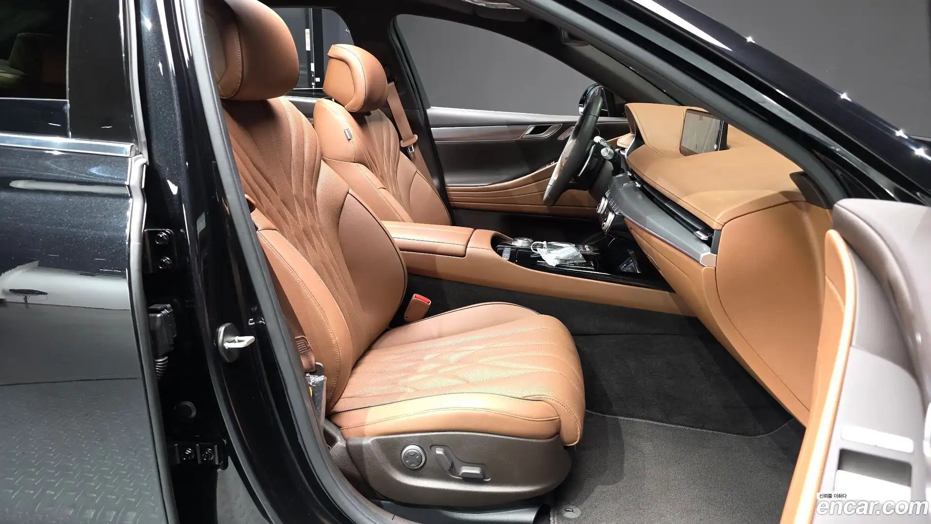 G80 Genesis 2022.2-INNER-036