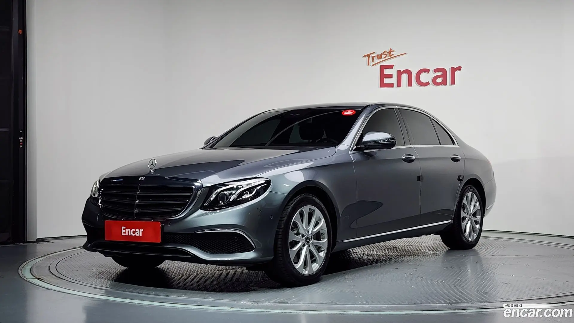 Main__Slider__Photo:E-Class Mercedes-Benz 2019.3-0