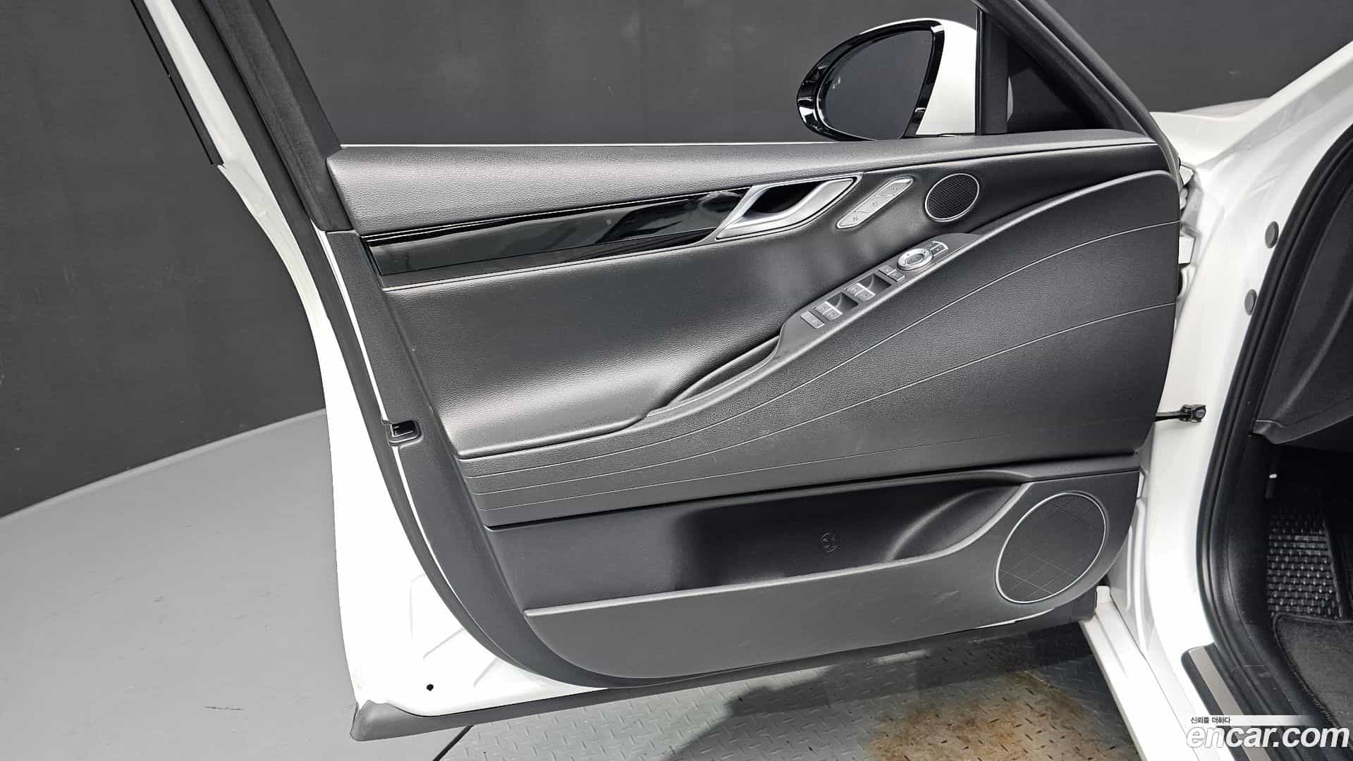 G80 Genesis 2021.0-INNER-034