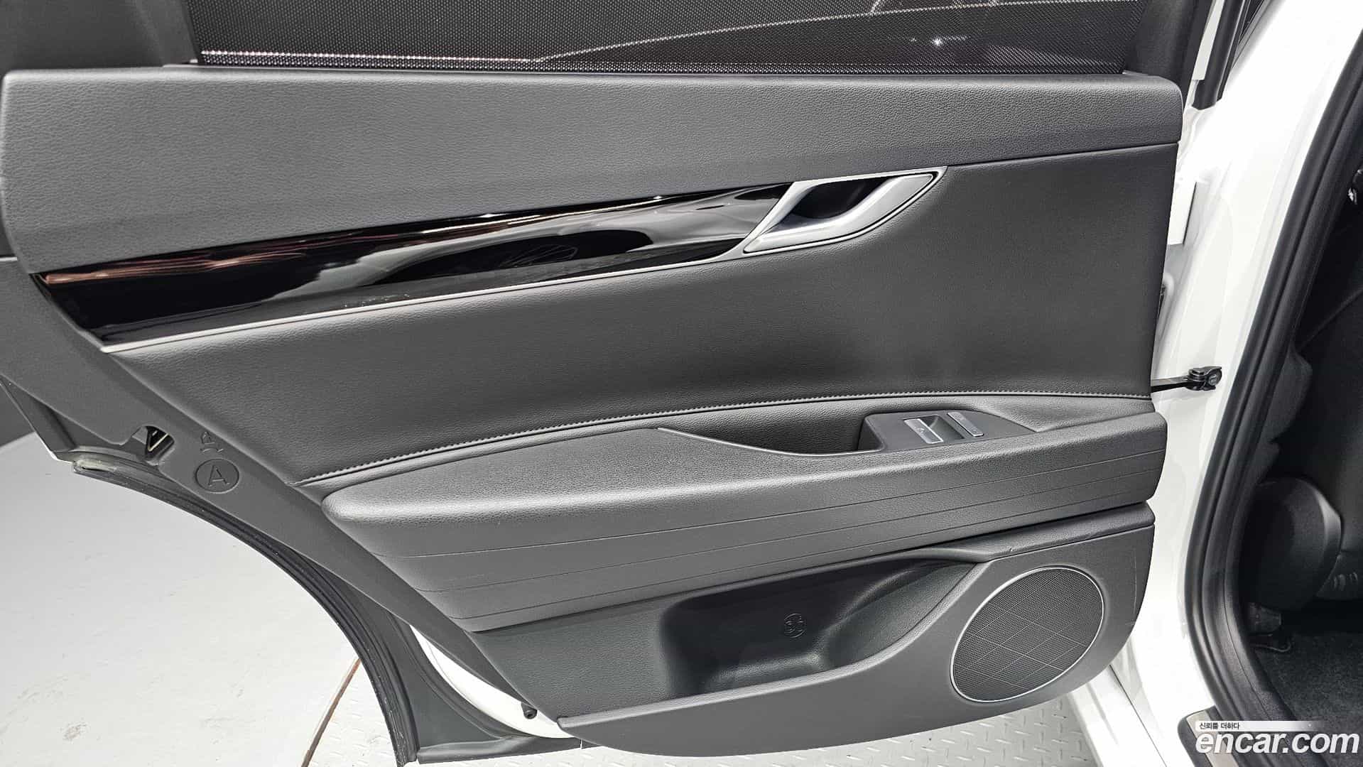 G80 Genesis 2021.0-INNER-035