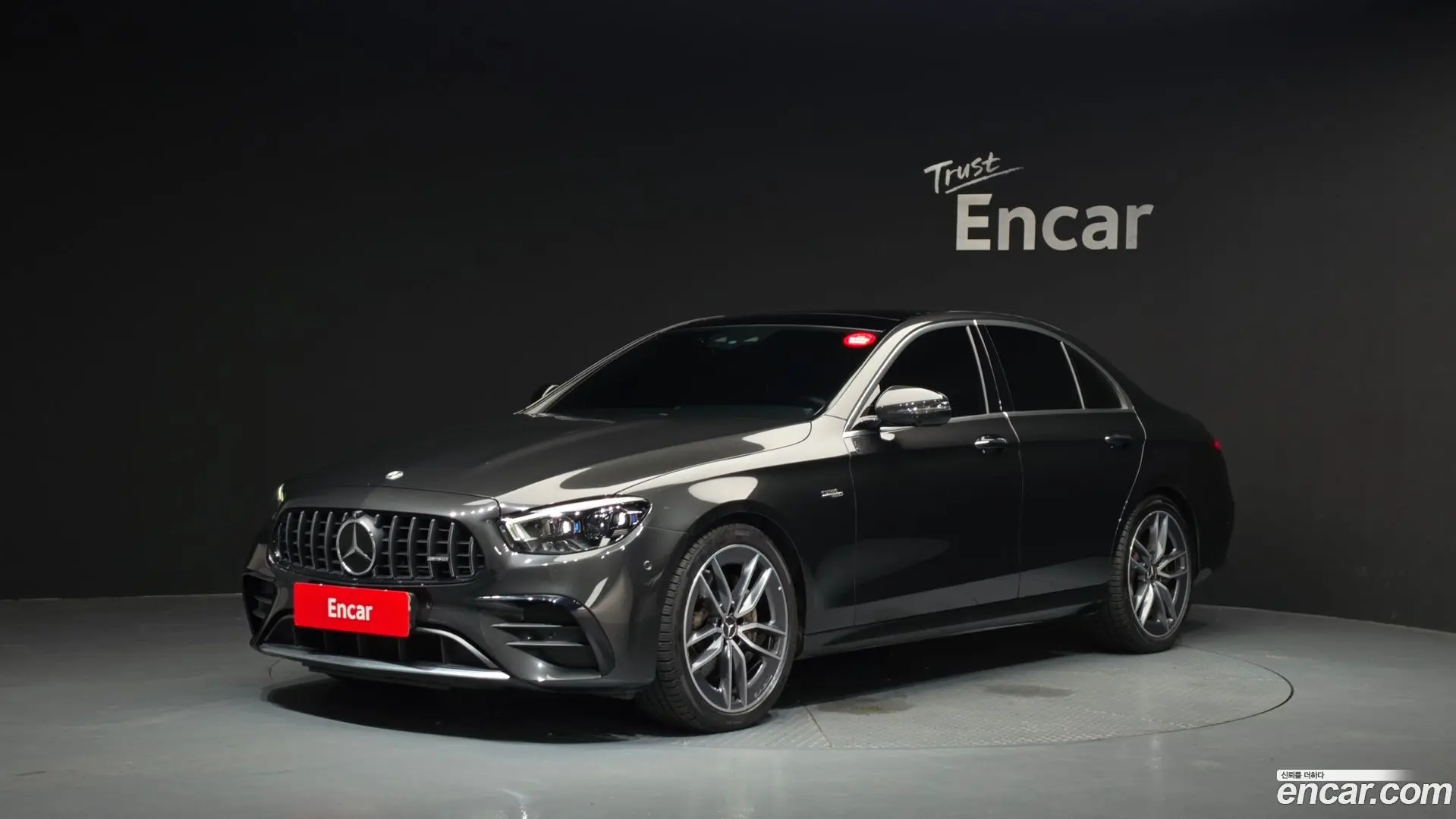 Main__Slider__Photo:E-Class Mercedes-Benz 2021.9-0