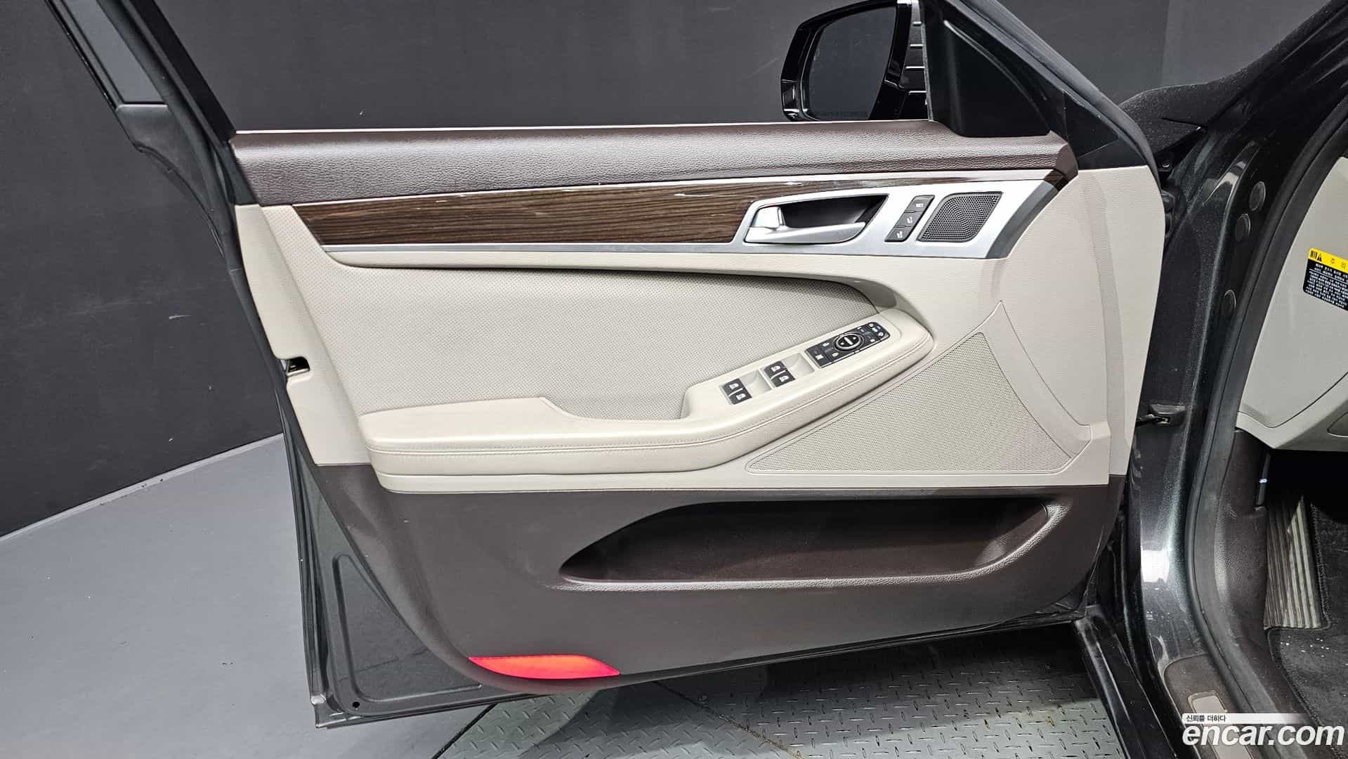 G80 Genesis 2018.4-INNER-034